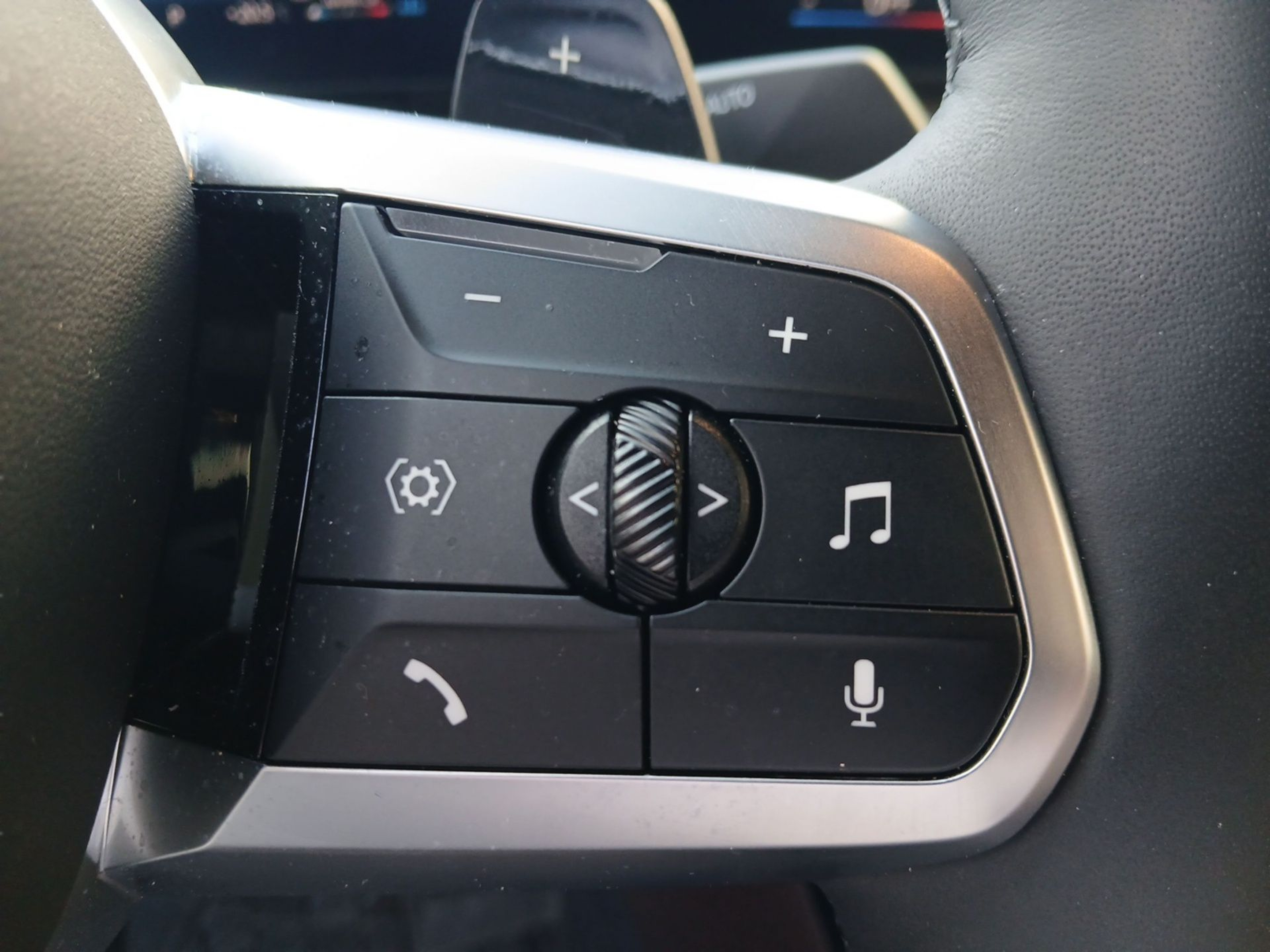 BMW X2 sDrive18d color Gris. Año 2025. 110KW(150CV). Diesel. En concesionario Caetano Baviera Vila Nova de Gaia de Vila Nova de Gaia