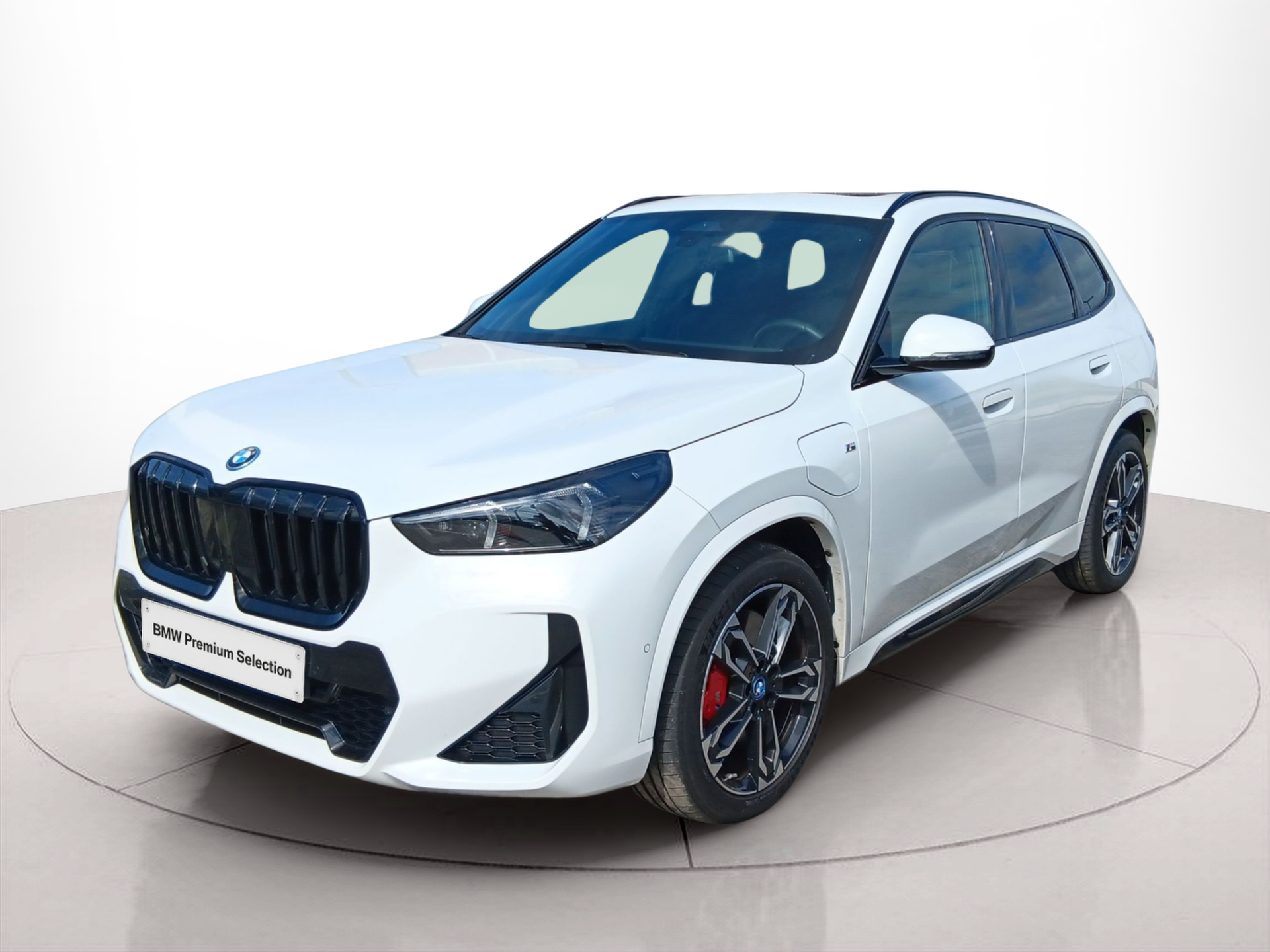 Fotos de BMW X1 xDrive30e color Blanco. Año 2024. 240KW(326CV). Elétrico / Gasolina Híbrido. En concesionario Caetano Baviera Maia de Maia