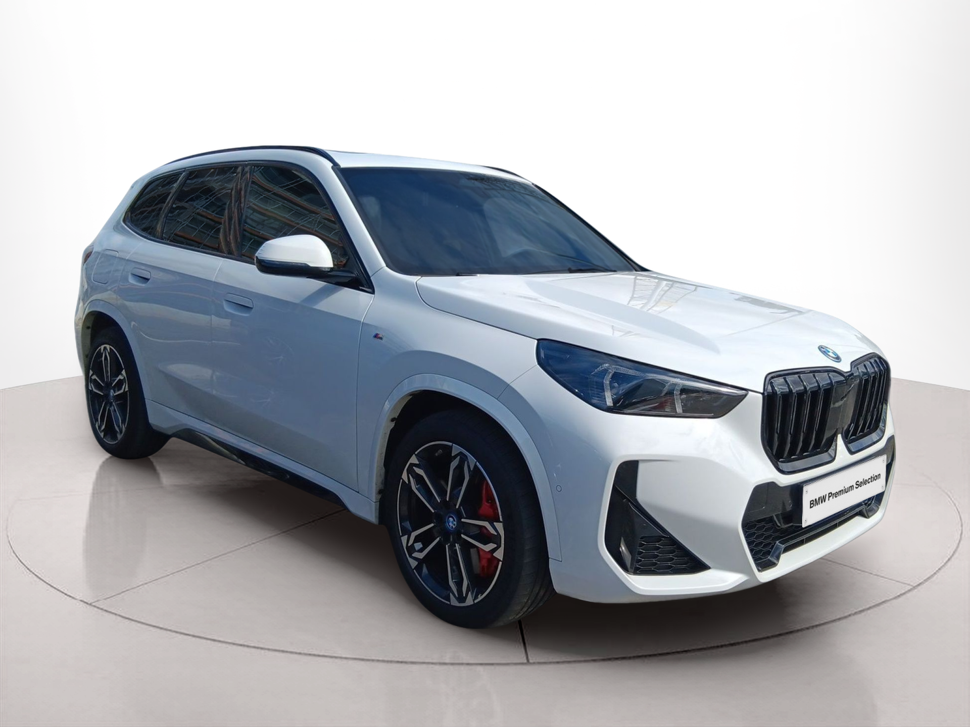 Fotos de BMW X1 xDrive30e color Blanco. Año 2024. 240KW(326CV). Elétrico / Gasolina Híbrido. En concesionario Caetano Baviera Maia de Maia