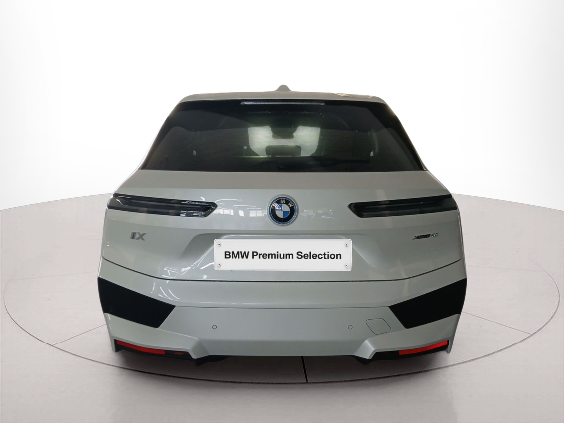 BMW iX xDrive40 color Blanco. Año 2023. 240KW(326CV). Elétrico. En concesionario Caetano Baviera Porto de Porto