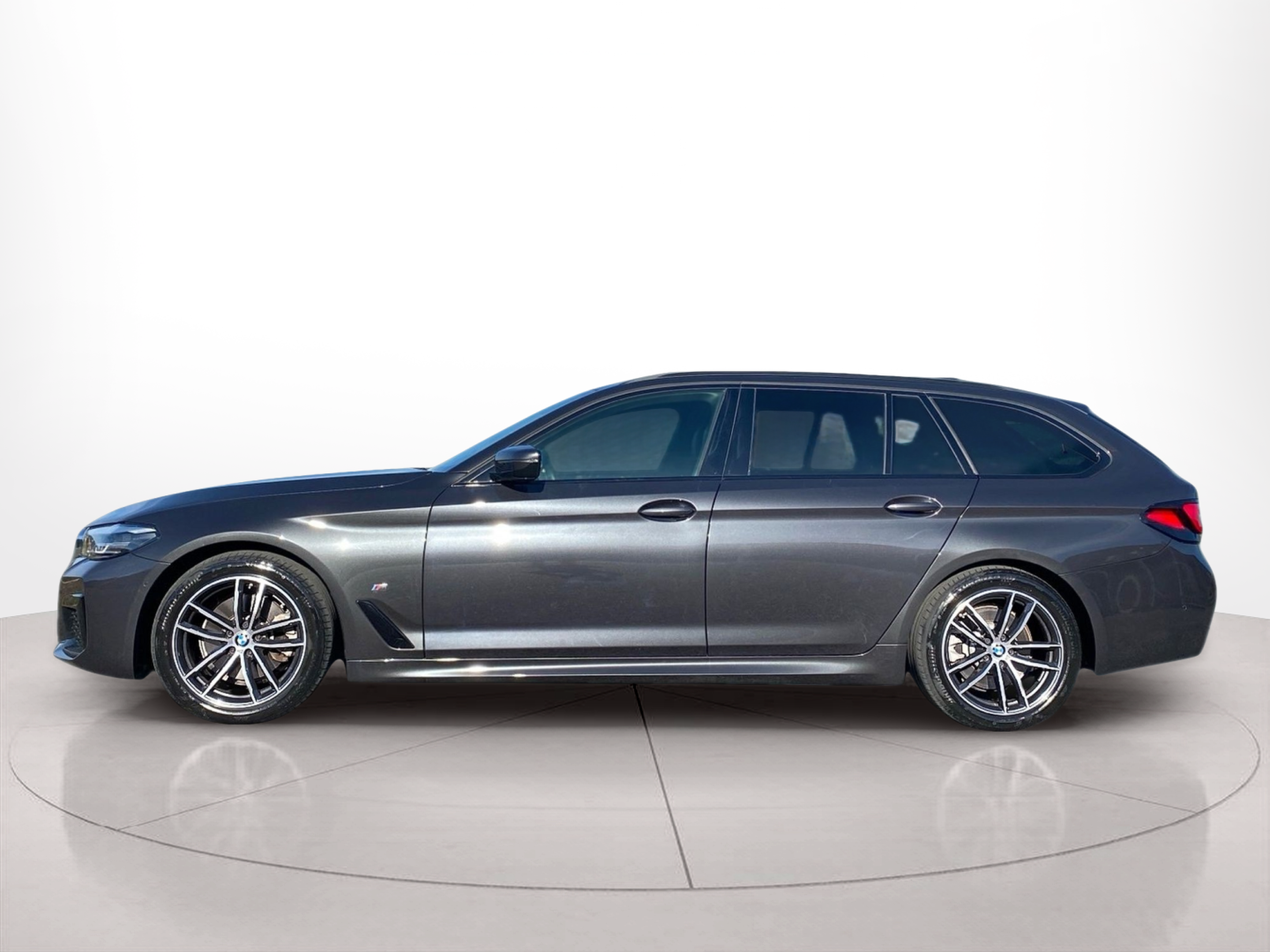 Fotos de BMW Série 5 520d Touring color Gris. Año 2024. 140KW(190CV). Diesel. En concesionario Caetano Baviera Lisboa de Lisboa