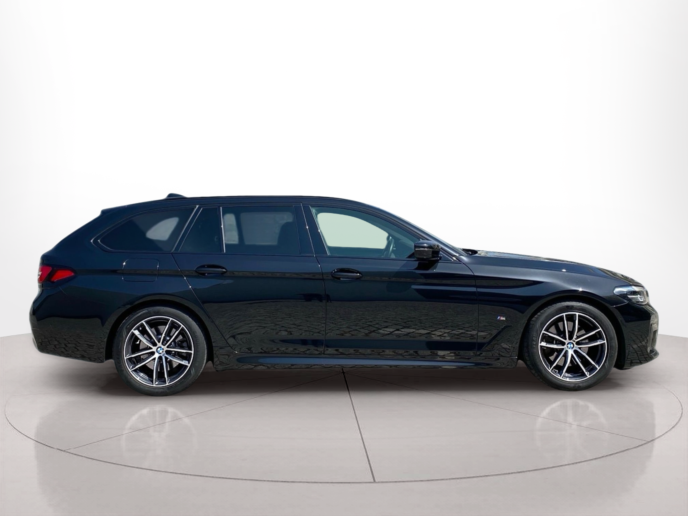 Fotos de BMW Série 5 520d Touring color Negro. Año 2024. 140KW(190CV). Diesel. En concesionario Caetano Baviera Lisboa de Lisboa