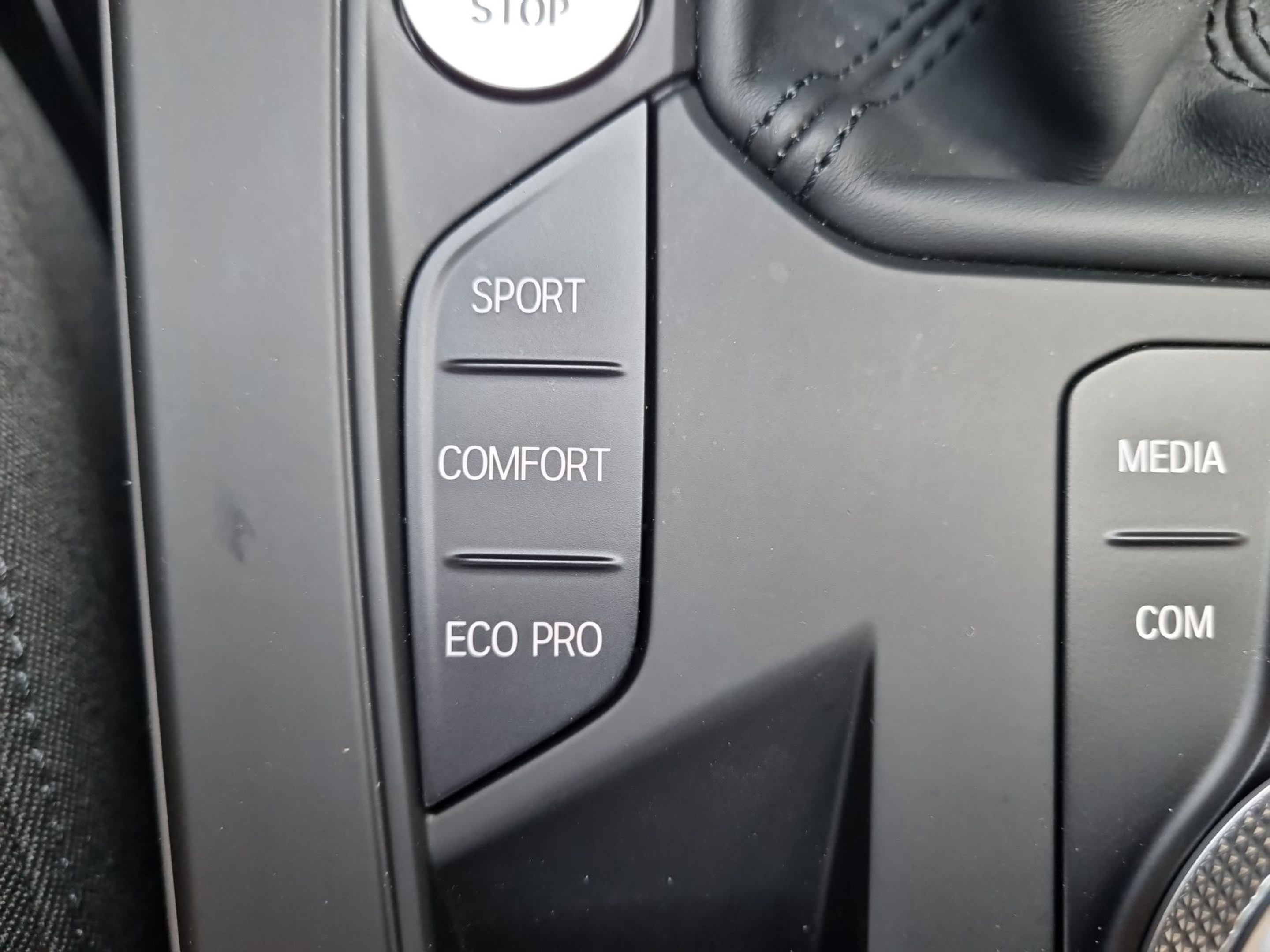 BMW Série 1 116d color Negro. Año 2024. 85KW(116CV). Diesel. En concesionario Caetano Baviera Santa Maria da Feira de Santa Maria da Feira