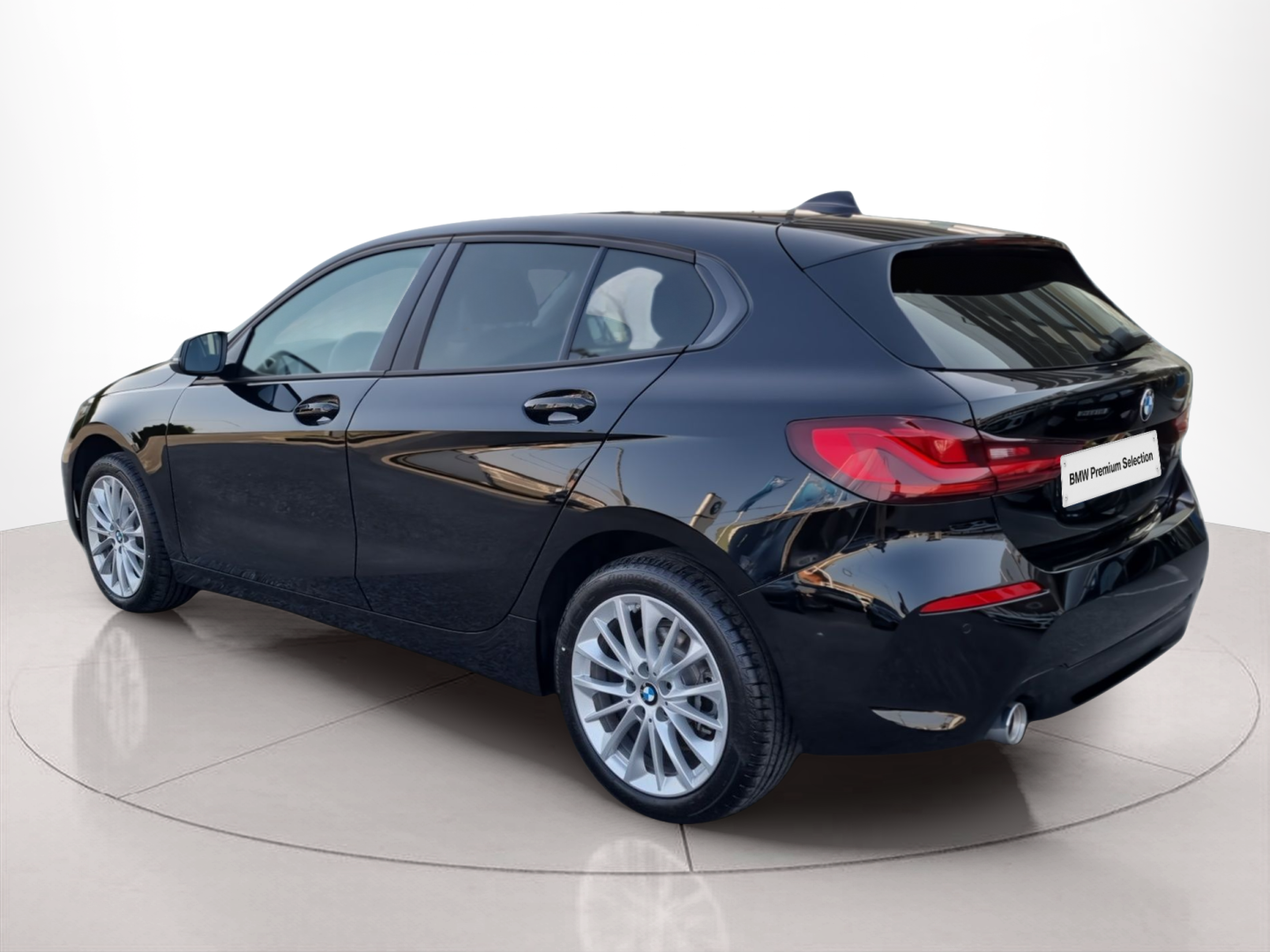 BMW Série 1 116d color Negro. Año 2024. 85KW(116CV). Diesel. En concesionario Caetano Baviera Santa Maria da Feira de Santa Maria da Feira