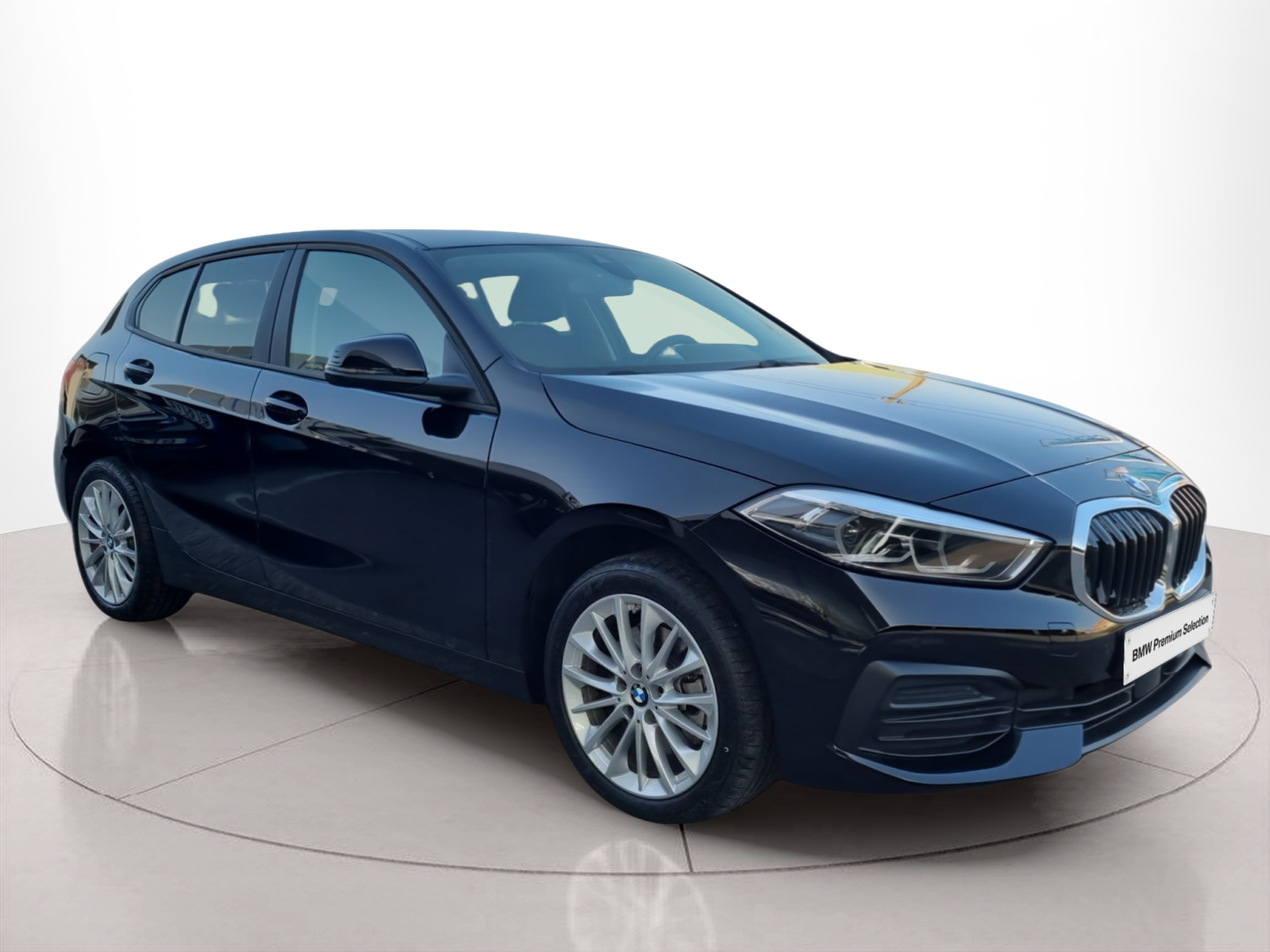 BMW Série 1 116d color Negro. Año 2024. 85KW(116CV). Diesel. En concesionario Caetano Baviera Santa Maria da Feira de Santa Maria da Feira