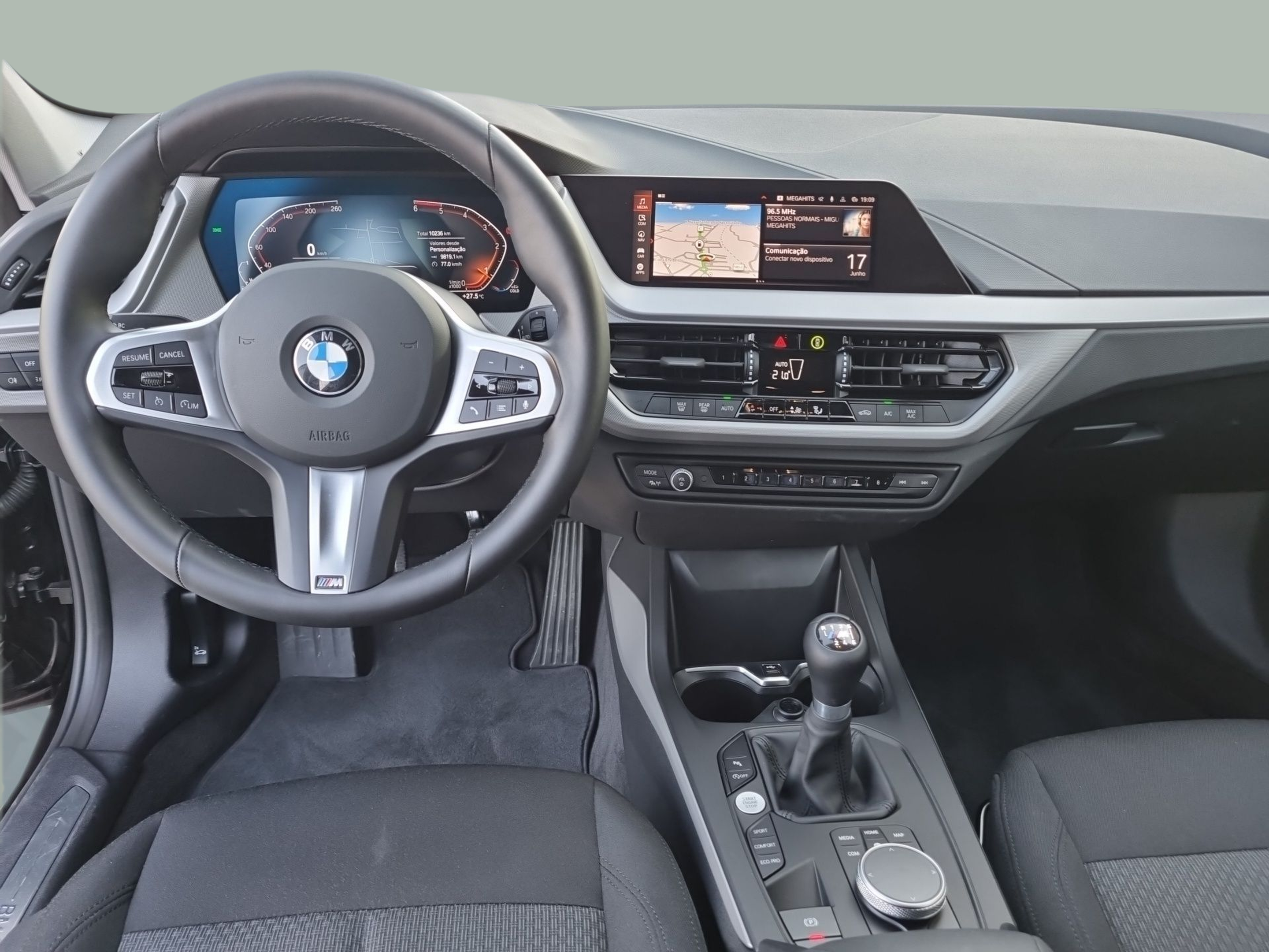 BMW Série 1 116d color Negro. Año 2024. 85KW(116CV). Diesel. En concesionario Caetano Baviera Santa Maria da Feira de Santa Maria da Feira