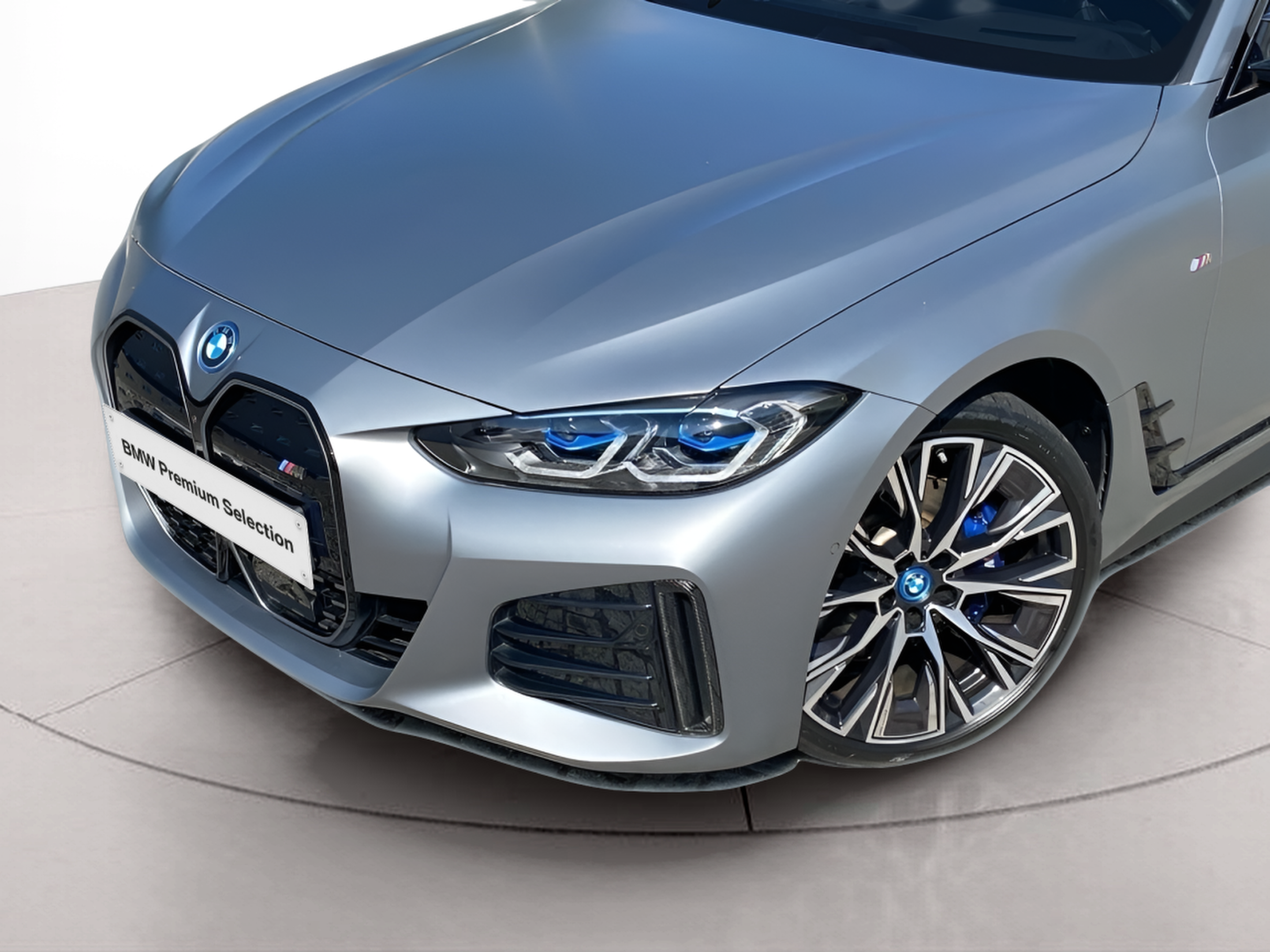 BMW i4 i4 M50 color Gris. Año 2023. 400KW(544CV). Elétrico. En concesionario Caetano Baviera Lisboa de Lisboa