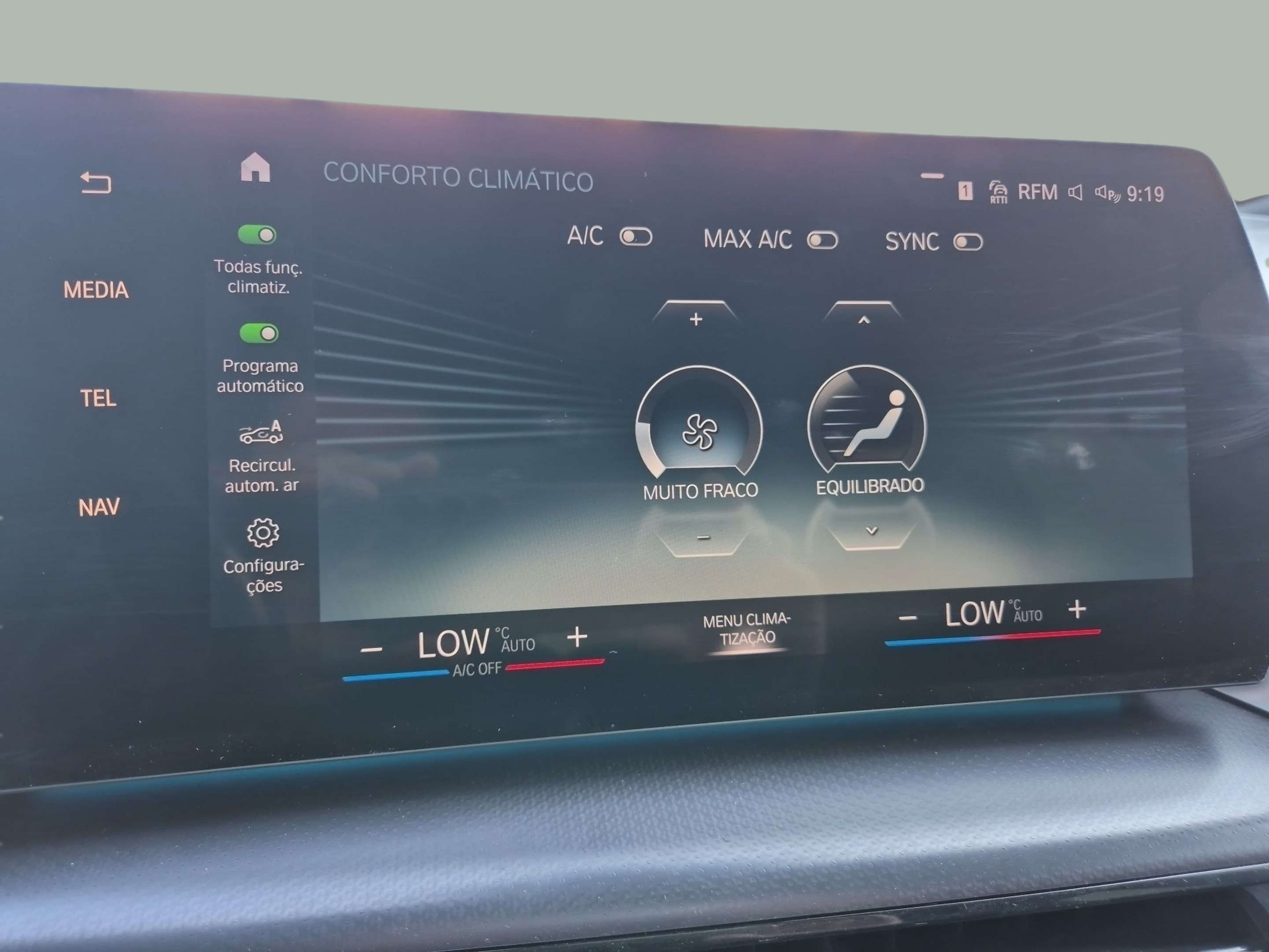 BMW Série 2 230xe Active Tourer color Negro. Año 2023. 240KW(326CV). Elétrico / Gasolina Híbrido. En concesionario Caetano Baviera Santa Maria da Feira de Santa Maria da Feira