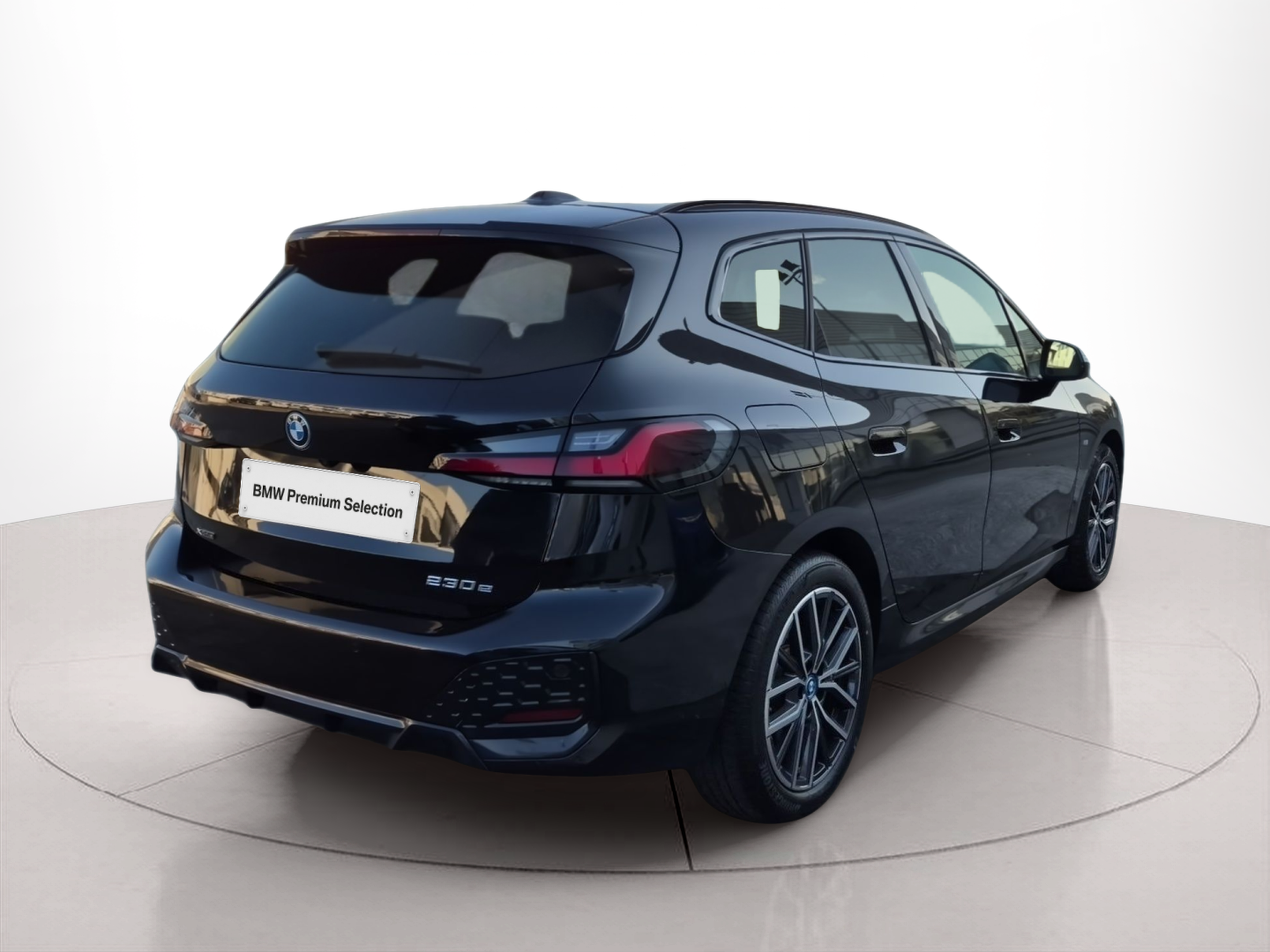 BMW Série 2 230xe Active Tourer color Negro. Año 2023. 240KW(326CV). Elétrico / Gasolina Híbrido. En concesionario Caetano Baviera Santa Maria da Feira de Santa Maria da Feira