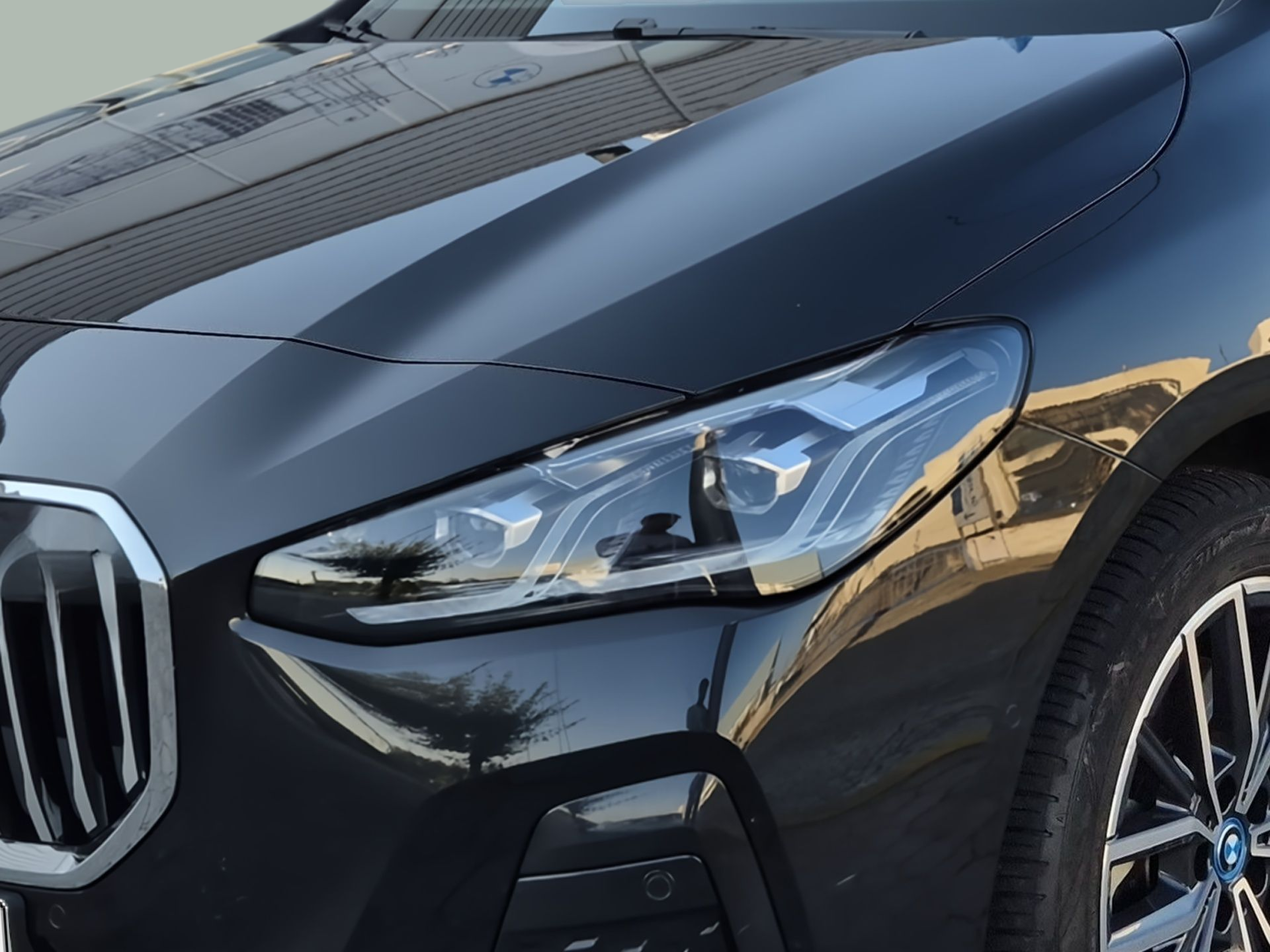 BMW Série 2 230xe Active Tourer color Negro. Año 2023. 240KW(326CV). Elétrico / Gasolina Híbrido. En concesionario Caetano Baviera Santa Maria da Feira de Santa Maria da Feira