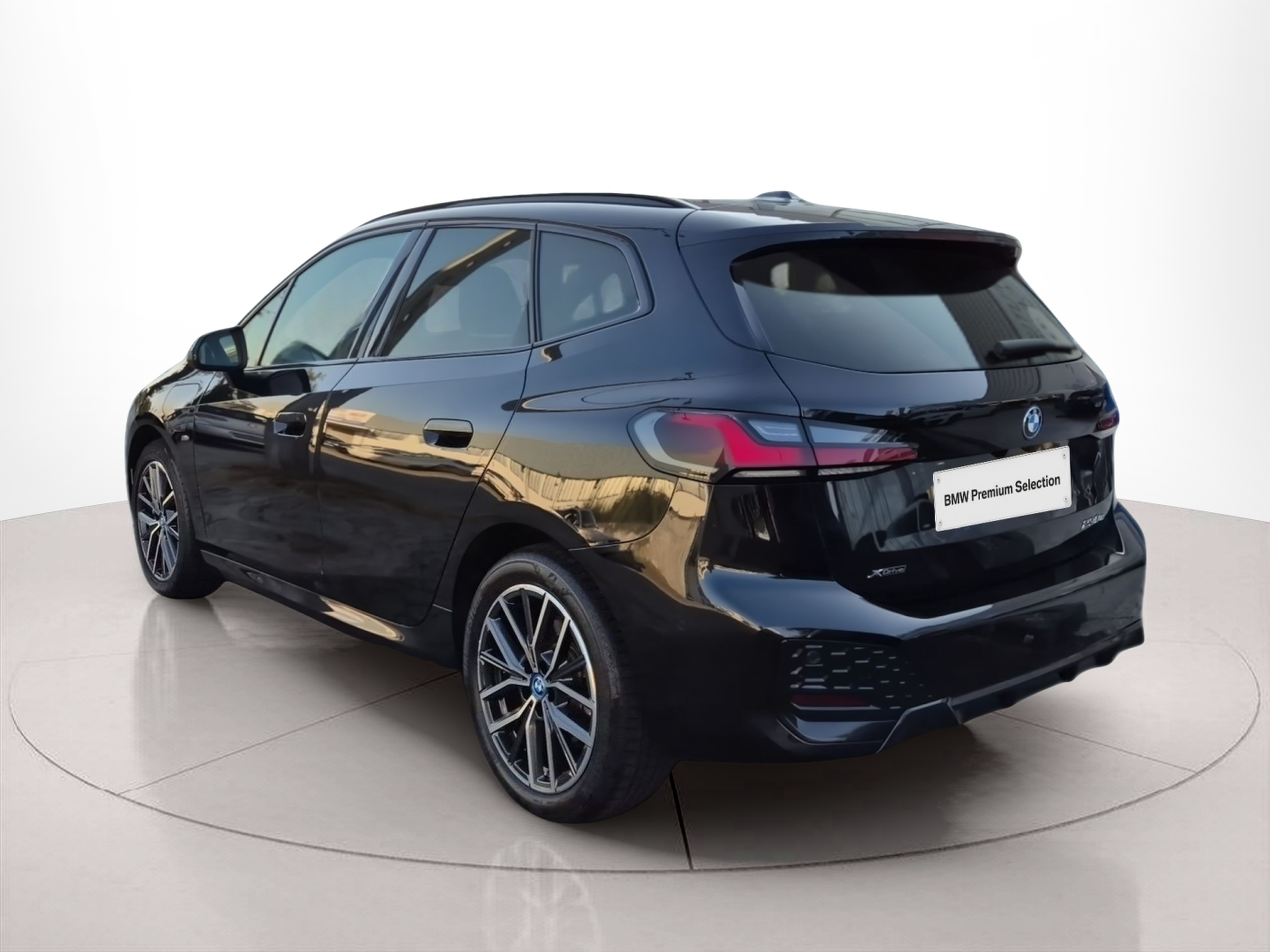 BMW Série 2 230xe Active Tourer color Negro. Año 2023. 240KW(326CV). Elétrico / Gasolina Híbrido. En concesionario Caetano Baviera Santa Maria da Feira de Santa Maria da Feira