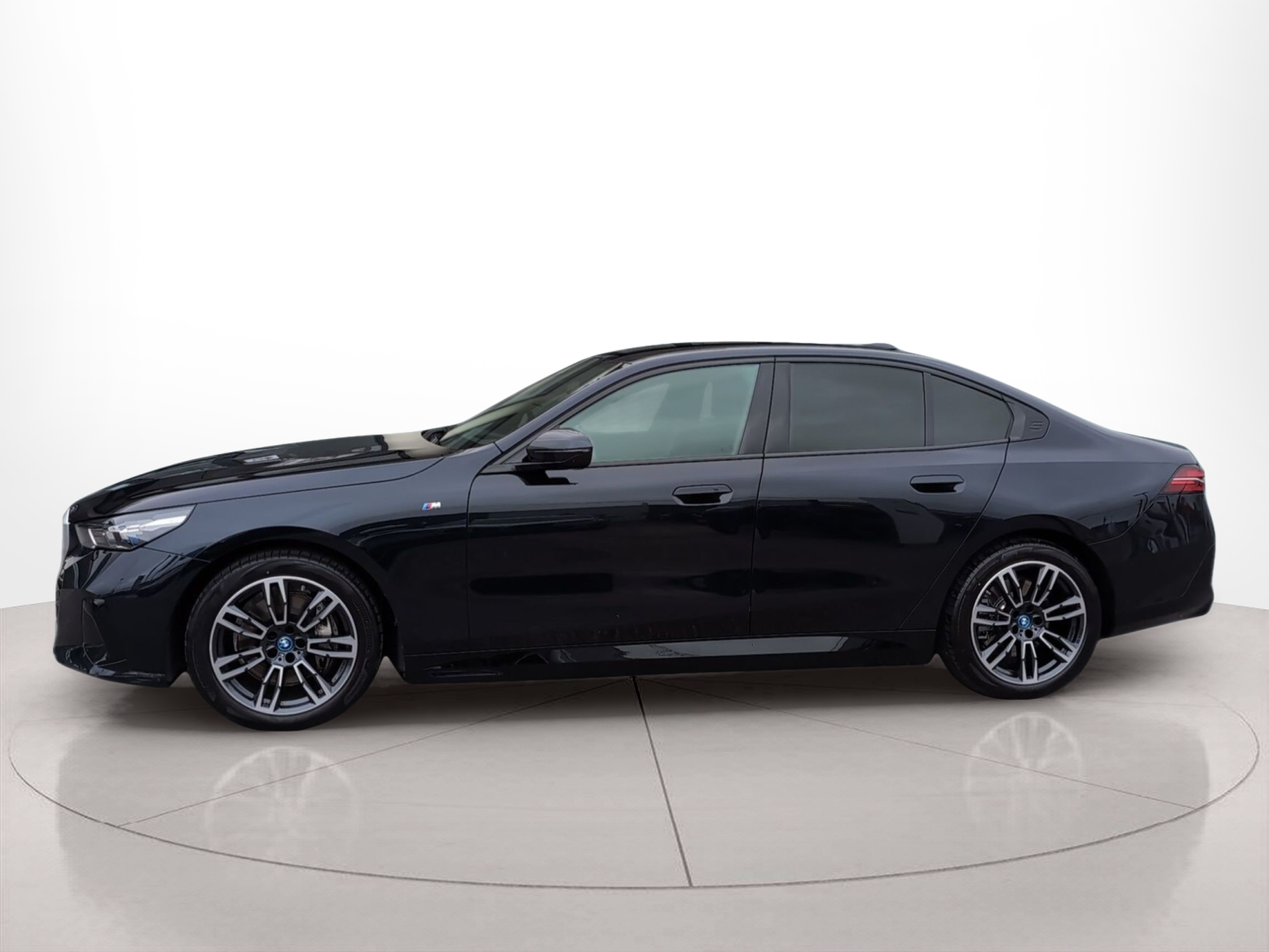 Fotos de BMW i5 eDrive40 color Negro. Año 2024. 250KW(340CV). Elétrico. En concesionario Caetano Baviera Santa Maria da Feira de Santa Maria da Feira