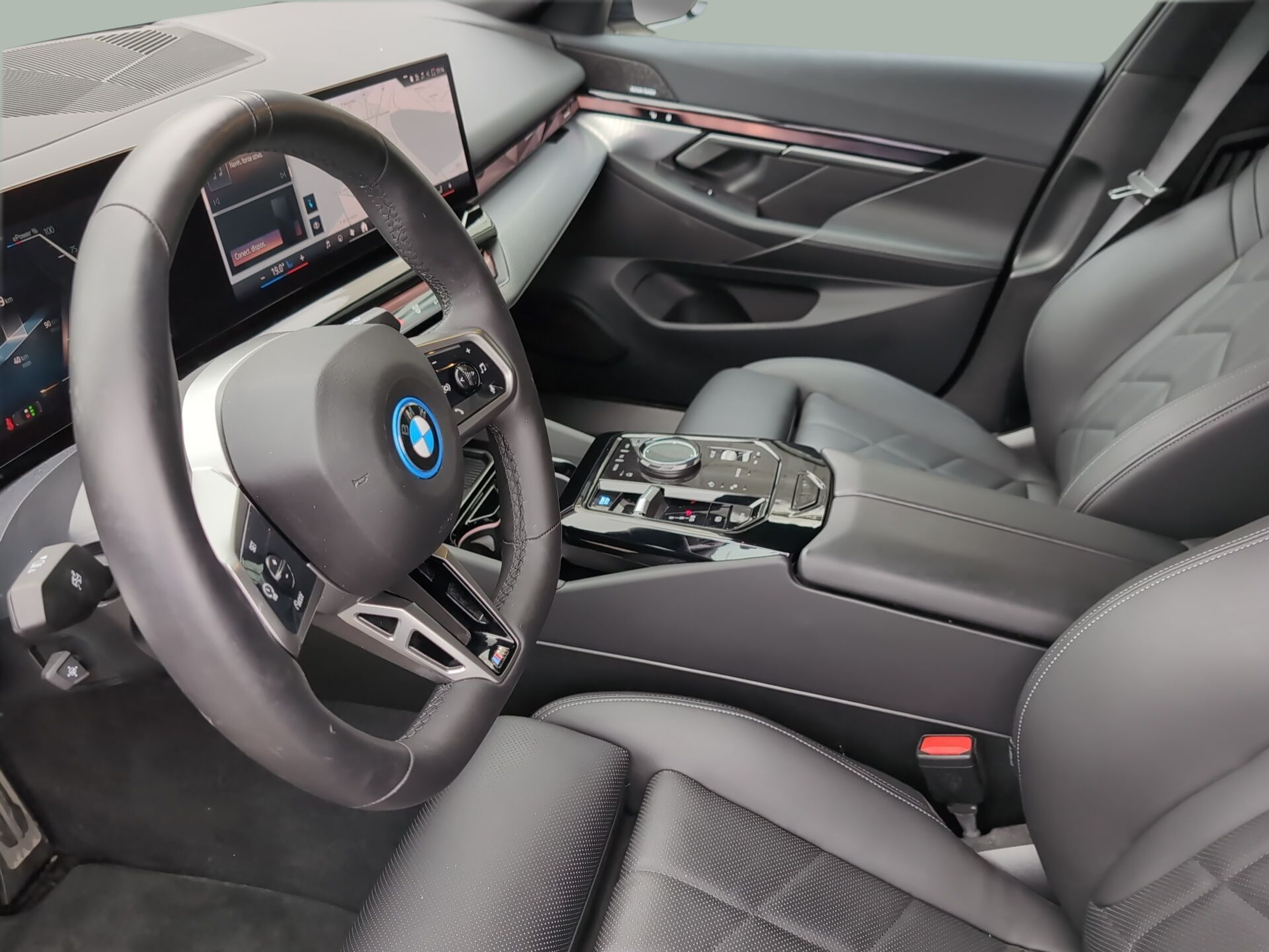 BMW i5 eDrive40 color Negro. Año 2024. 250KW(340CV). Elétrico. En concesionario Caetano Baviera Santa Maria da Feira de Santa Maria da Feira