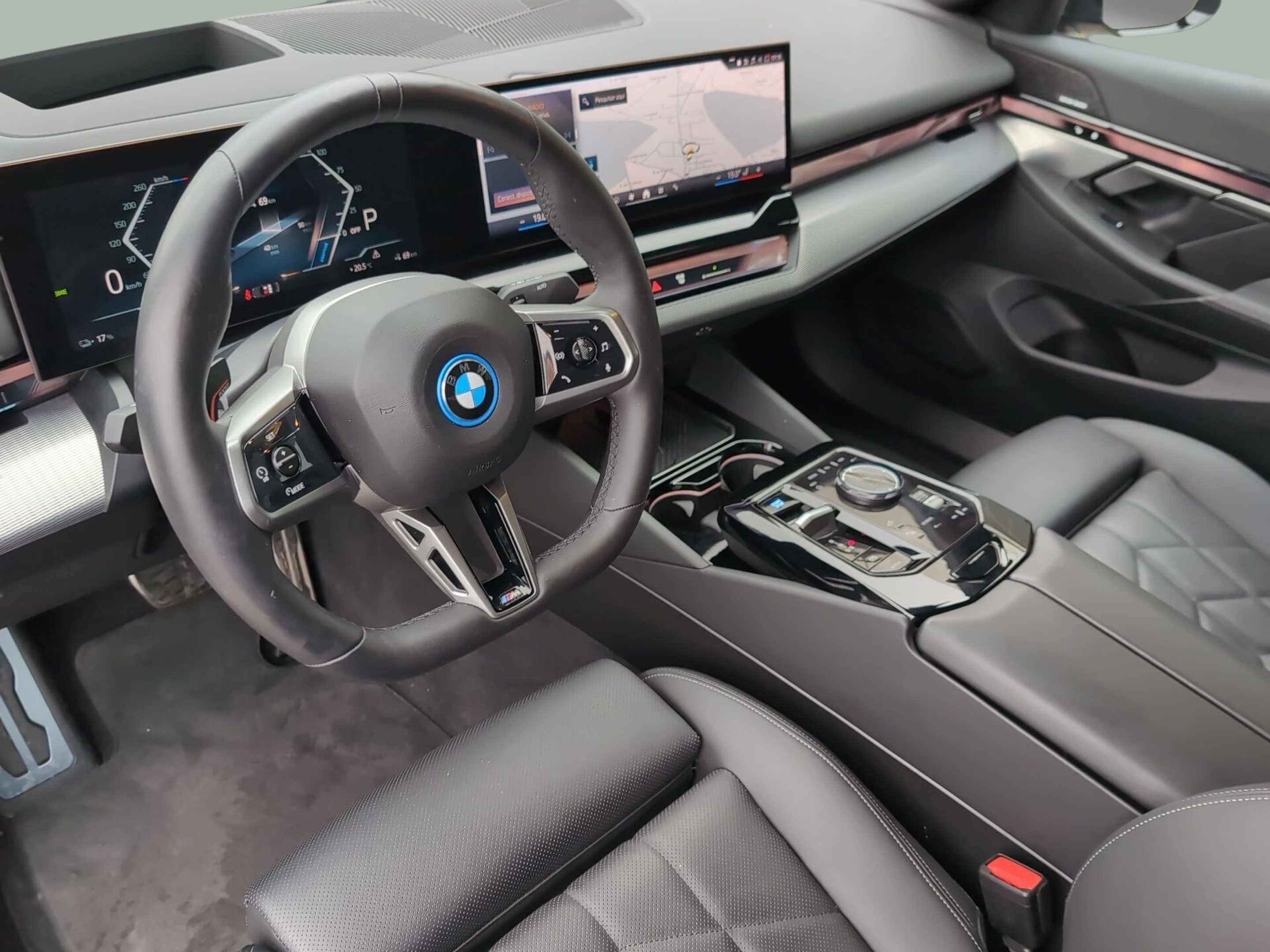 BMW i5 eDrive40 color Negro. Año 2024. 250KW(340CV). Elétrico. En concesionario Caetano Baviera Santa Maria da Feira de Santa Maria da Feira