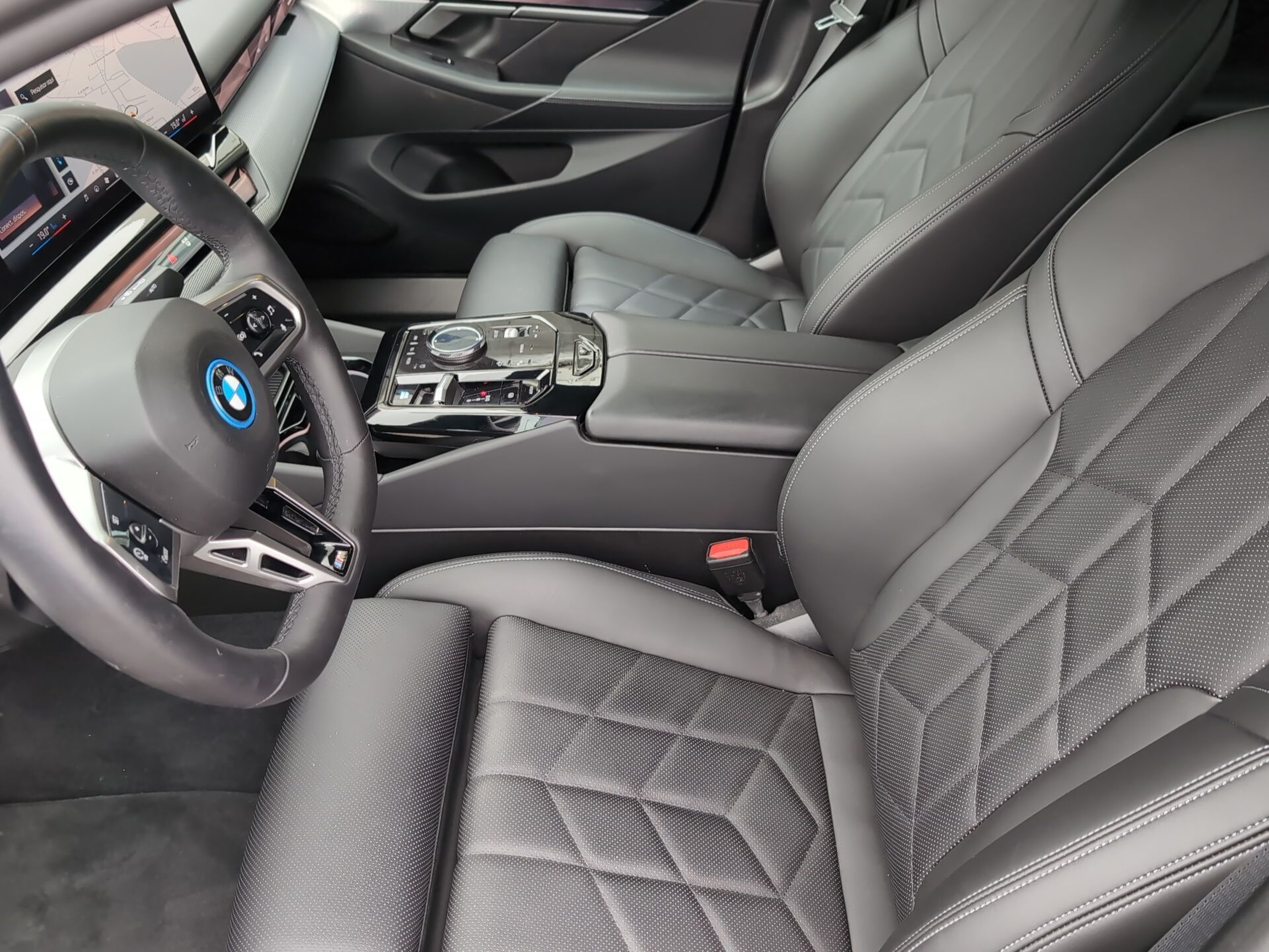 BMW i5 eDrive40 color Negro. Año 2024. 250KW(340CV). Elétrico. En concesionario Caetano Baviera Santa Maria da Feira de Santa Maria da Feira