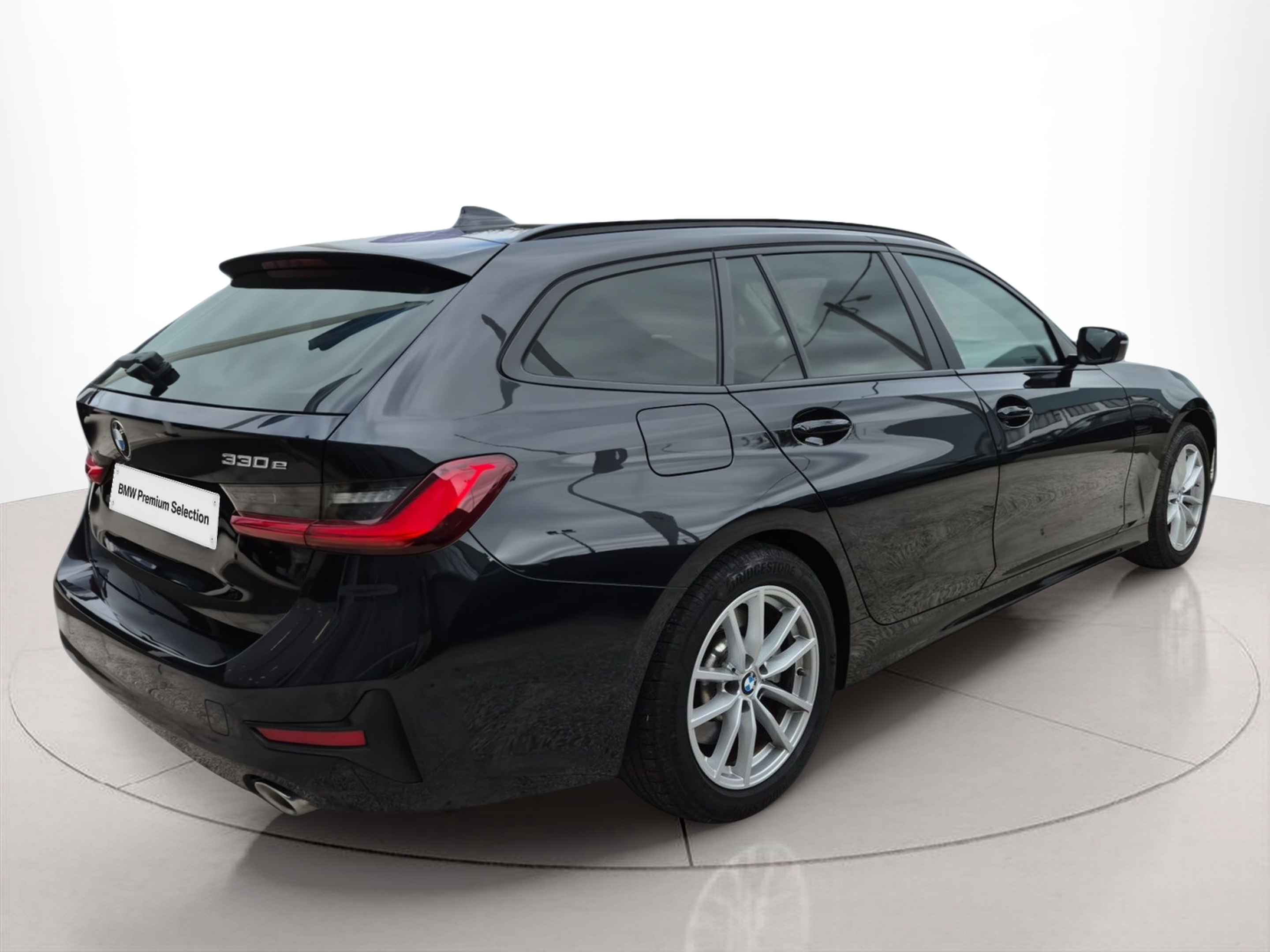BMW Série 3 330e Touring color Negro. Año 2021. 215KW(292CV). Elétrico / Gasolina Híbrido. En concesionario Caetano Baviera Santa Maria da Feira de Santa Maria da Feira