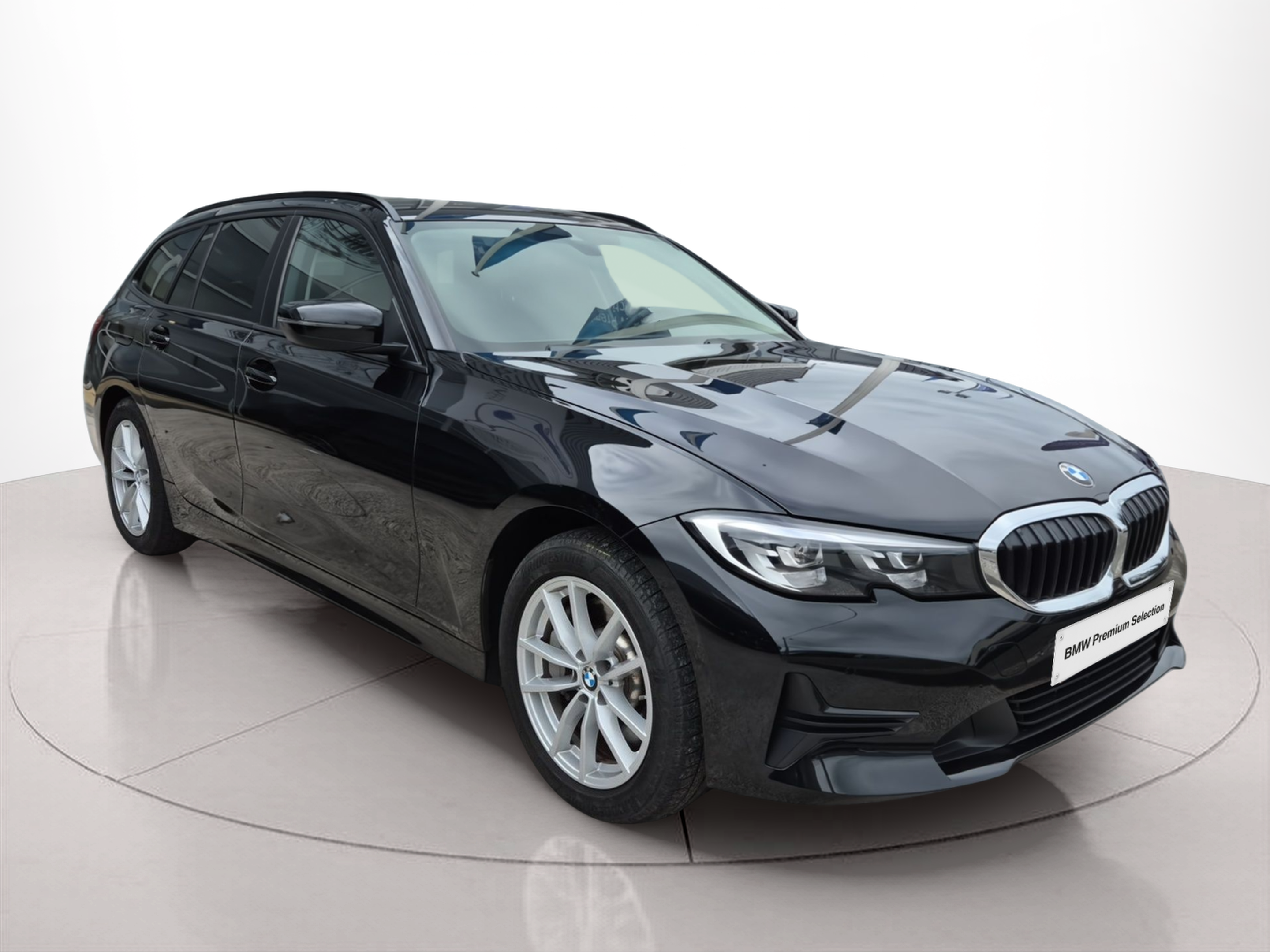 BMW Série 3 330e Touring color Negro. Año 2021. 215KW(292CV). Elétrico / Gasolina Híbrido. En concesionario Caetano Baviera Santa Maria da Feira de Santa Maria da Feira