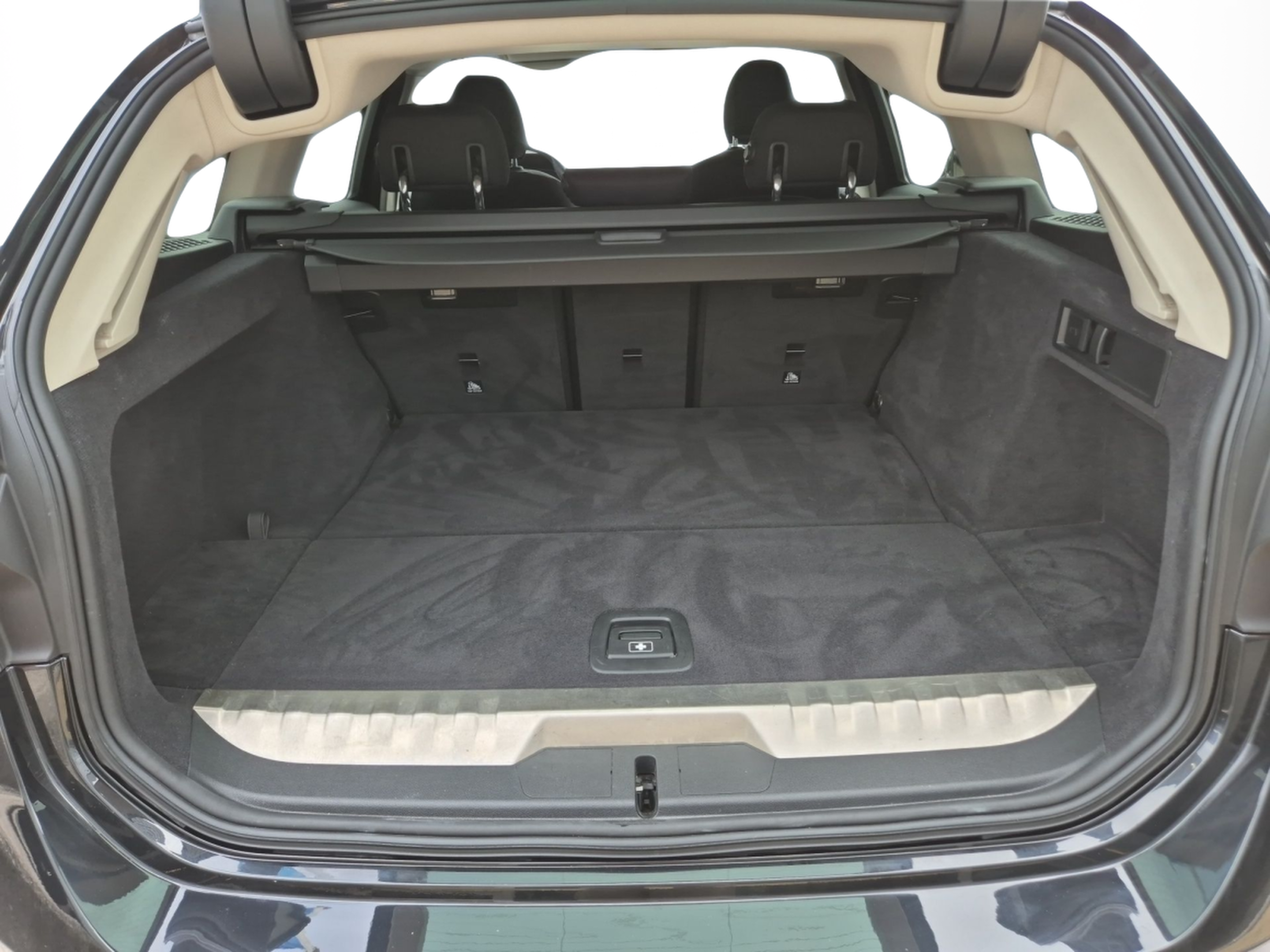 BMW Série 3 330e Touring color Negro. Año 2021. 215KW(292CV). Elétrico / Gasolina Híbrido. En concesionario Caetano Baviera Santa Maria da Feira de Santa Maria da Feira