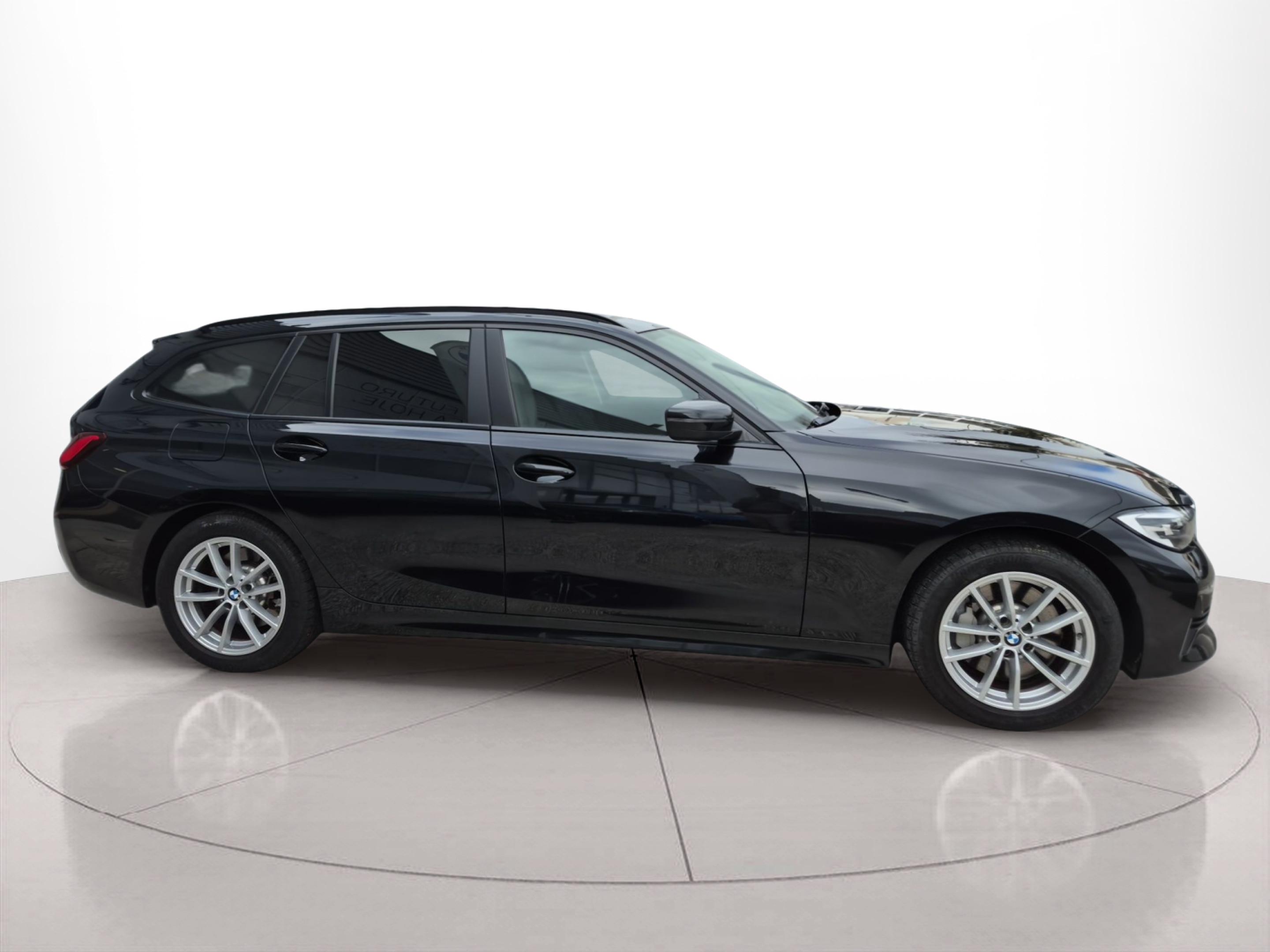 BMW Série 3 330e Touring color Negro. Año 2021. 215KW(292CV). Elétrico / Gasolina Híbrido. En concesionario Caetano Baviera Santa Maria da Feira de Santa Maria da Feira