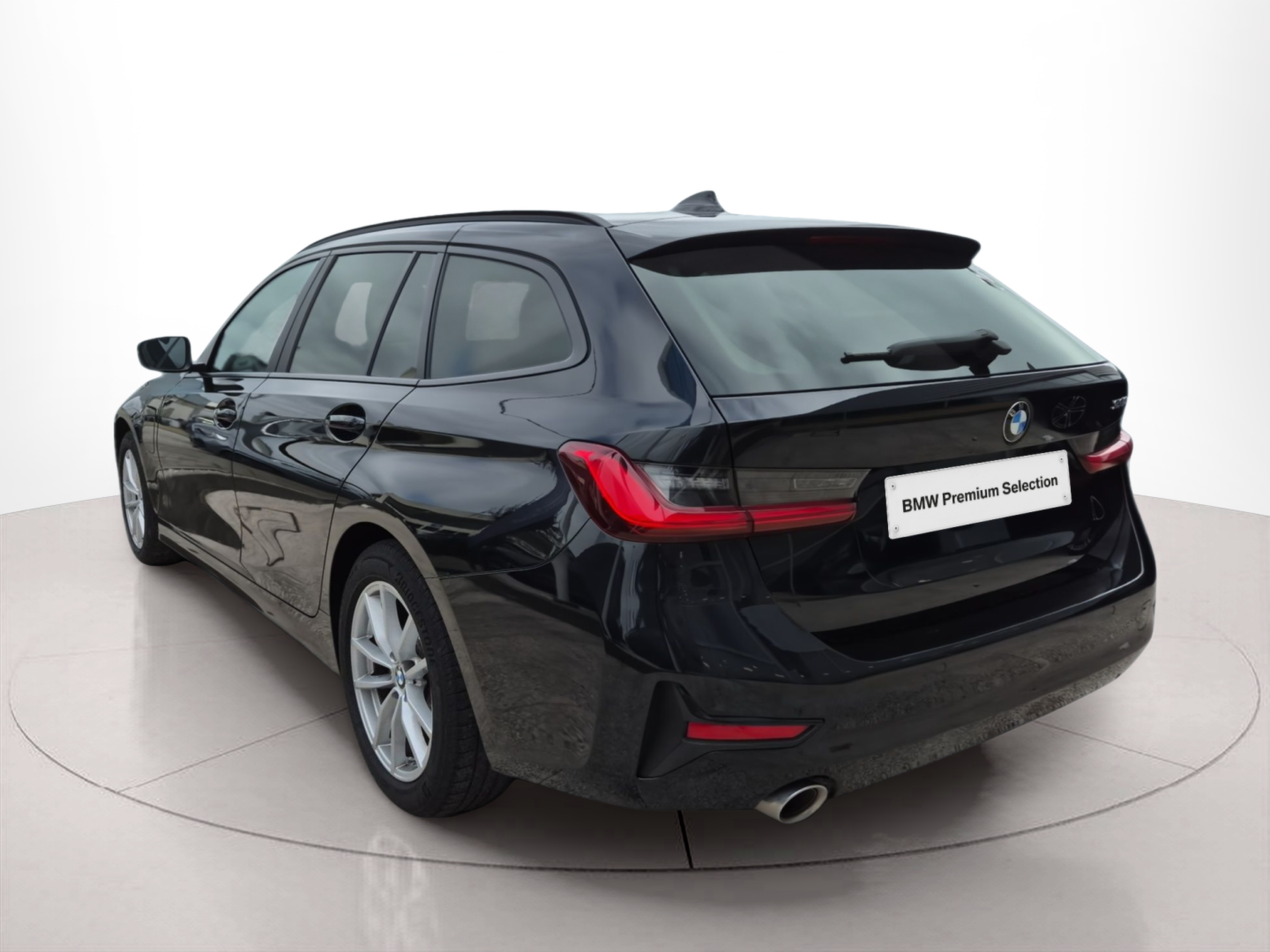 BMW Série 3 330e Touring color Negro. Año 2021. 215KW(292CV). Elétrico / Gasolina Híbrido. En concesionario Caetano Baviera Santa Maria da Feira de Santa Maria da Feira