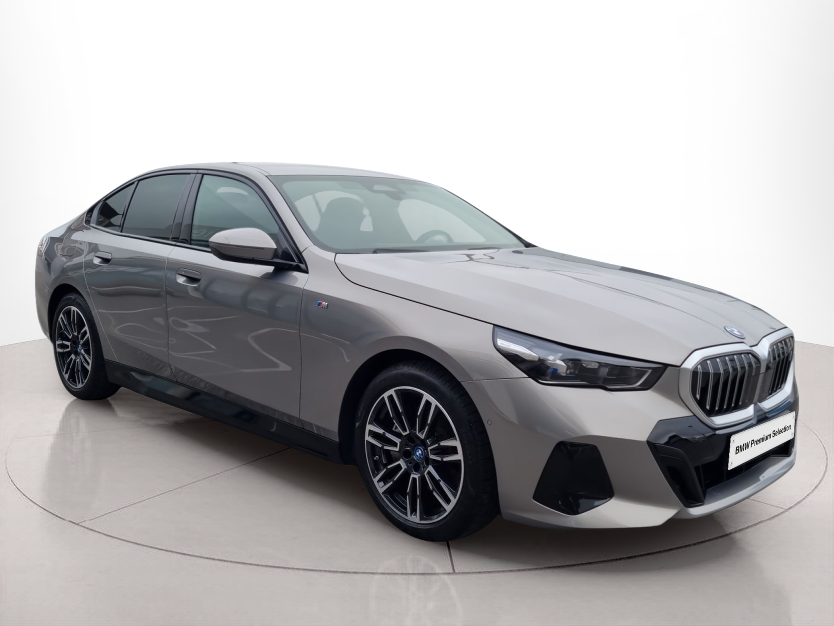 BMW i5 eDrive40 color Gris. Año 2024. 250KW(340CV). Elétrico. En concesionario Caetano Baviera Aveiro de Aveiro