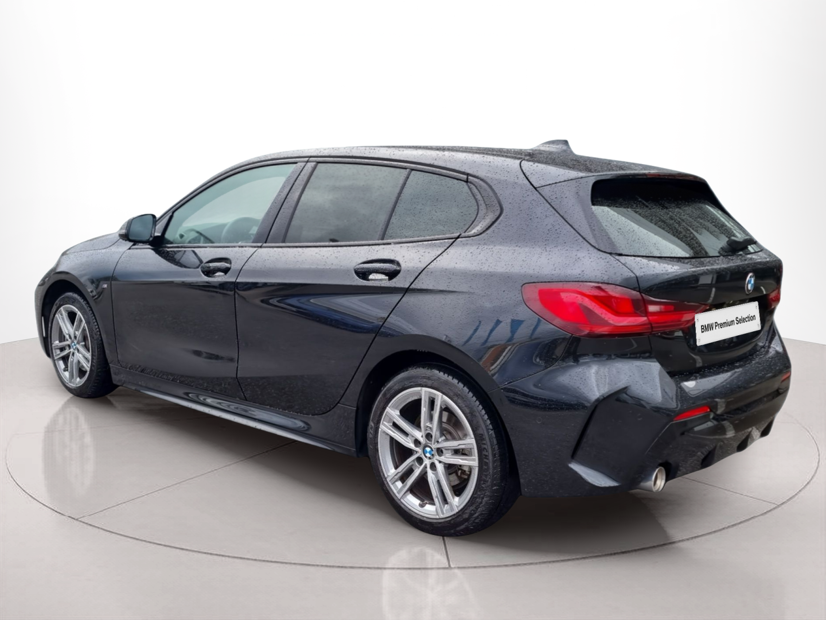 BMW Série 1 116d color Negro. Año 2024. 85KW(116CV). Diesel. En concesionario Caetano Baviera Aveiro de Aveiro
