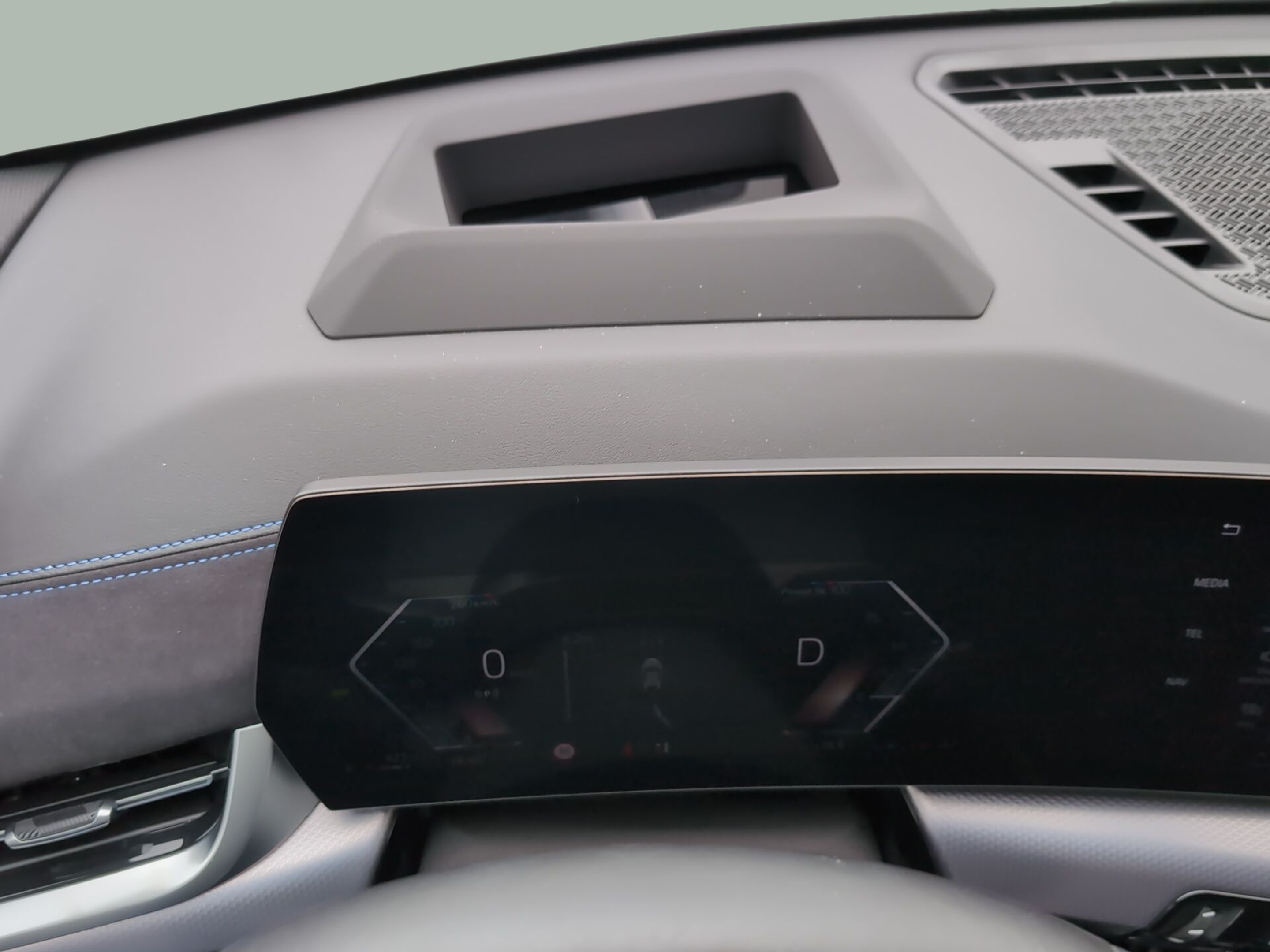 BMW X2 sDrive18d color Blanco. Año 2024. 110KW(150CV). Diesel. En concesionario Caetano Baviera Aveiro de Aveiro