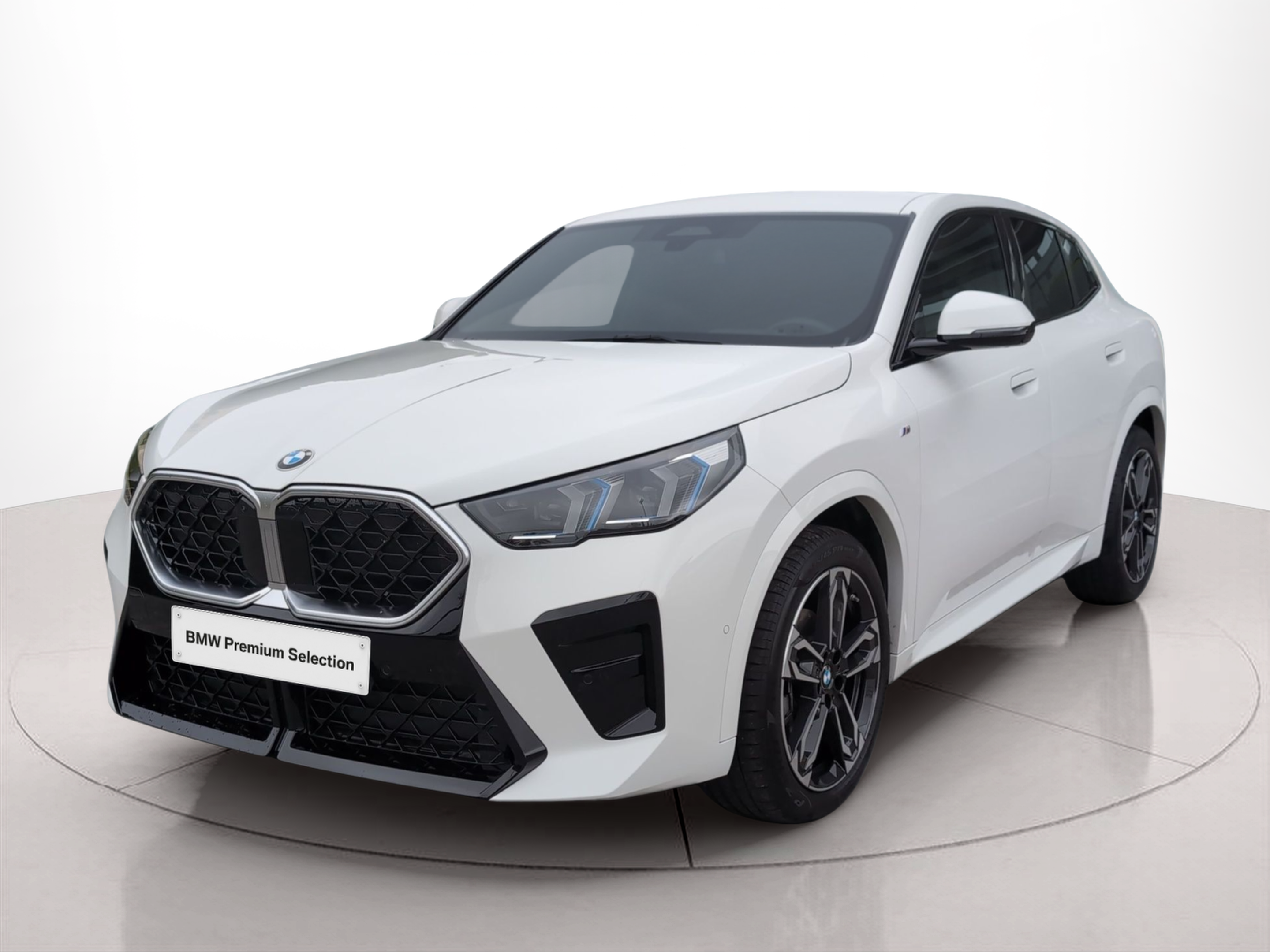 Fotos de BMW X2 sDrive18d color Blanco. Año 2024. 110KW(150CV). Diesel. En concesionario Caetano Baviera Aveiro de Aveiro