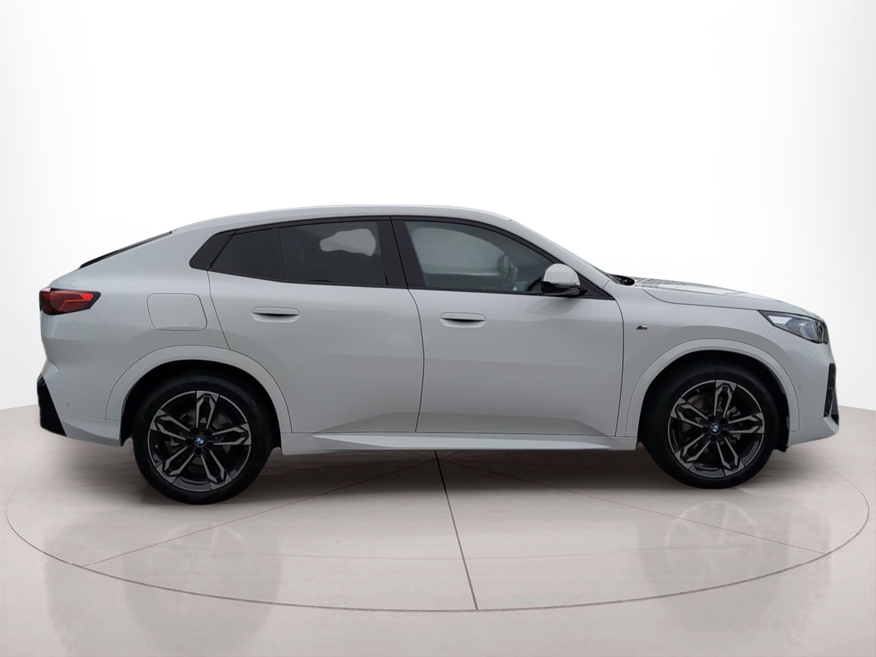 BMW X2 sDrive18d color Blanco. Año 2024. 110KW(150CV). Diesel. En concesionario Caetano Baviera Aveiro de Aveiro
