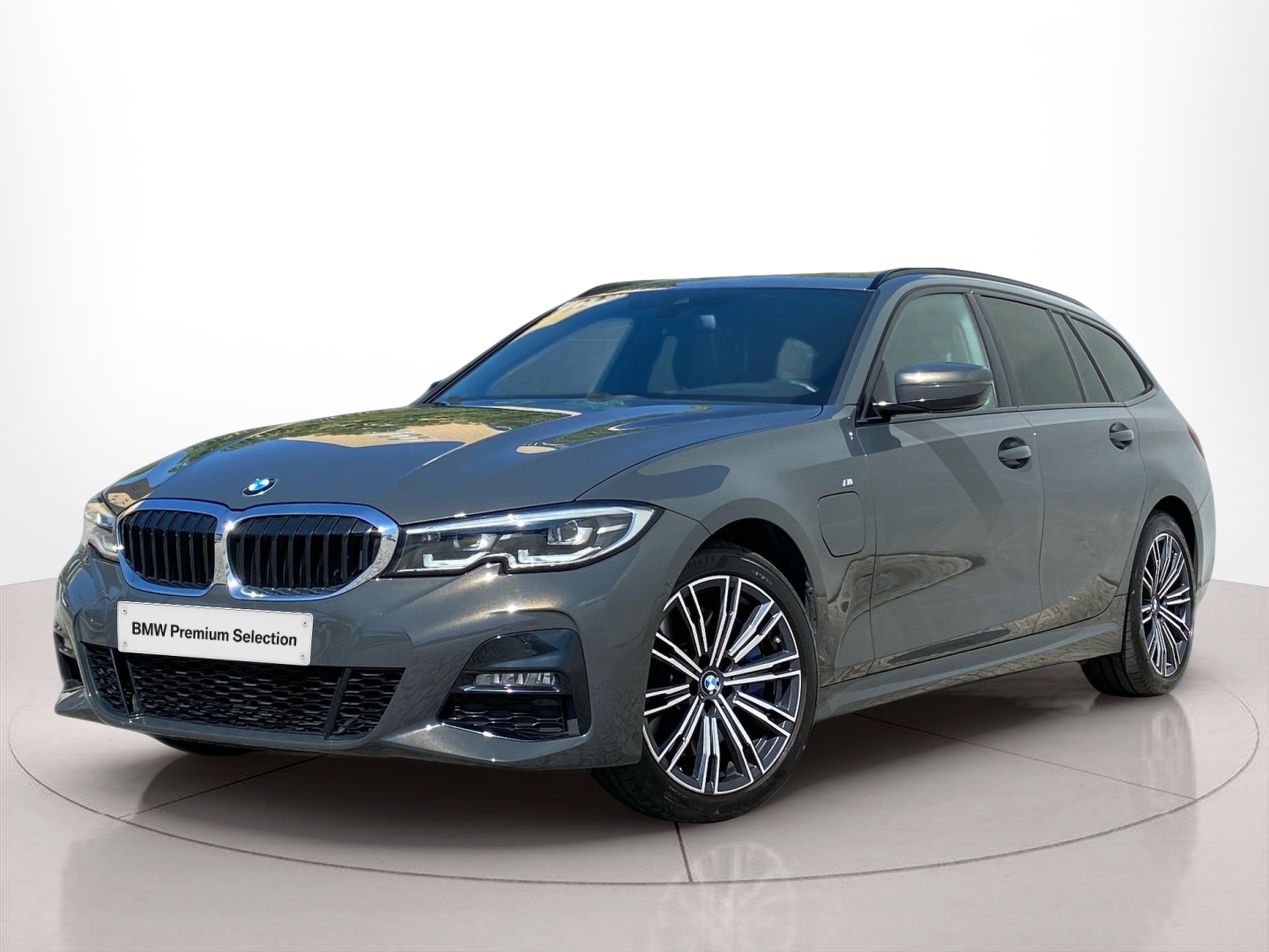 Fotos de BMW Série 3 330e Touring color Gris. Año 2021. 215KW(292CV). Elétrico / Gasolina Híbrido. En concesionario Caetano Baviera Lisboa de Lisboa