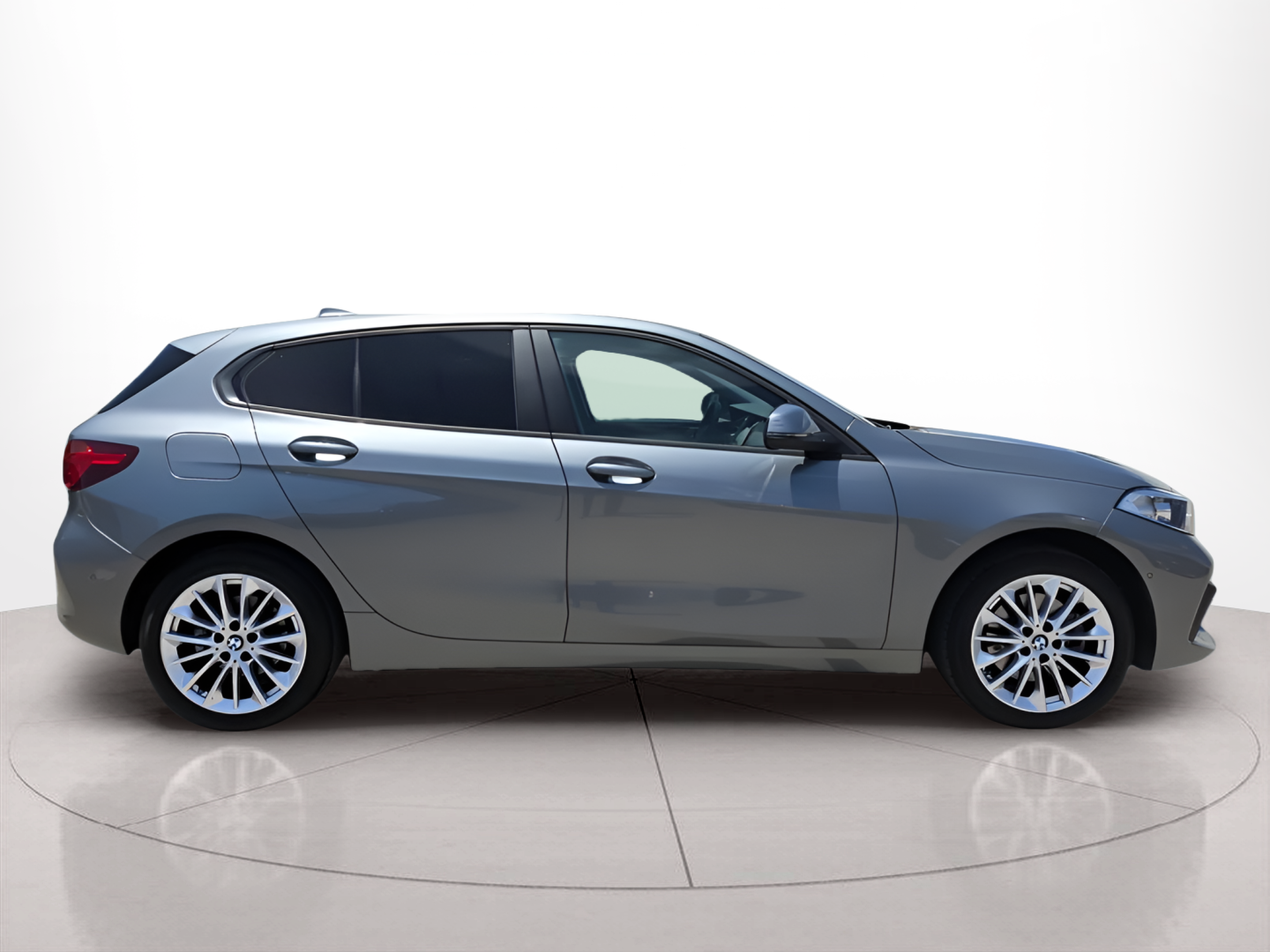 BMW Série 1 116d color Gris. Año 2024. 85KW(116CV). Diesel. En concesionario Caetano Baviera Faro de Faro
