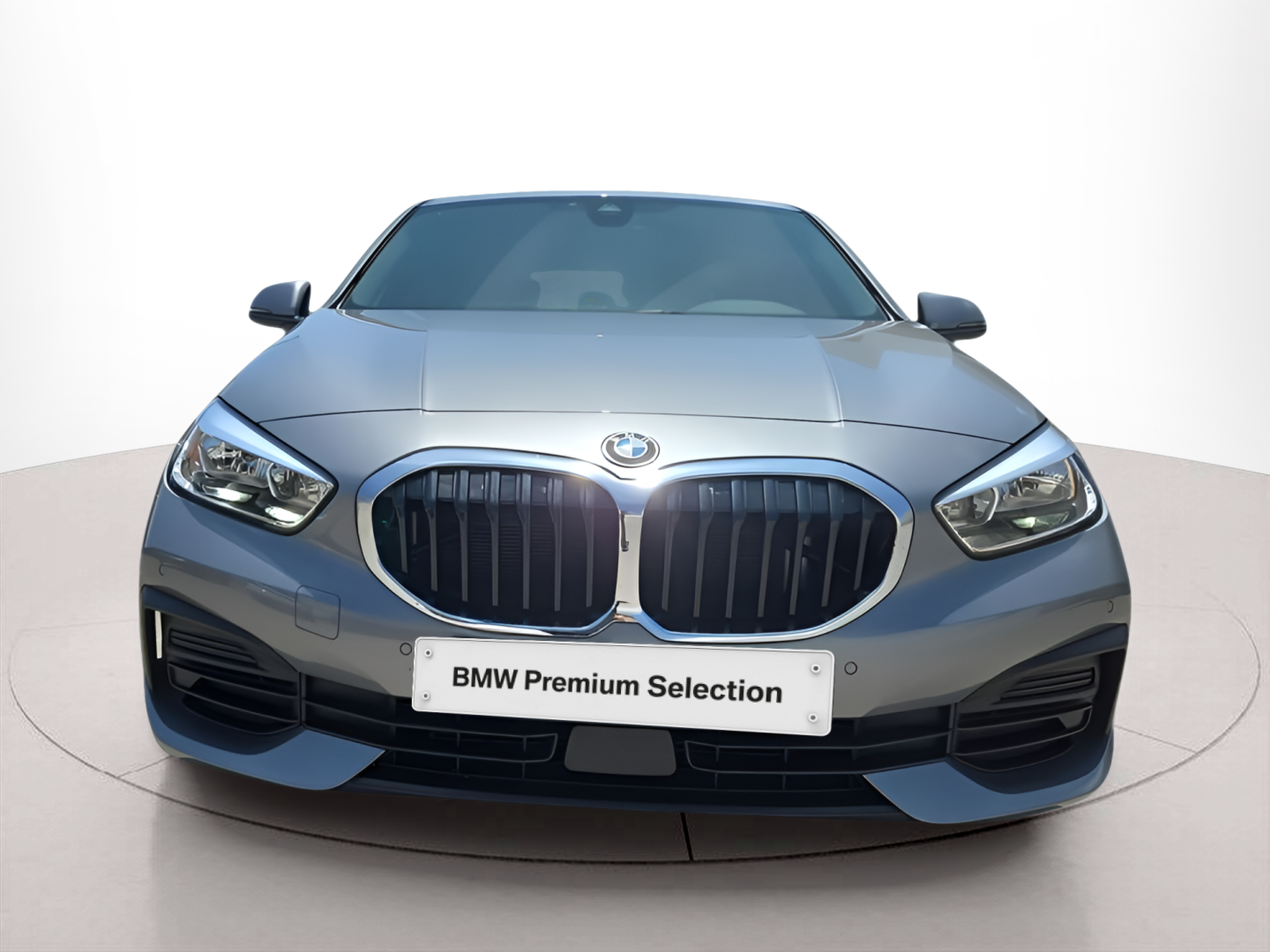 Fotos de BMW Série 1 116d color Gris. Año 2024. 85KW(116CV). Diesel. En concesionario Caetano Baviera Faro de Faro