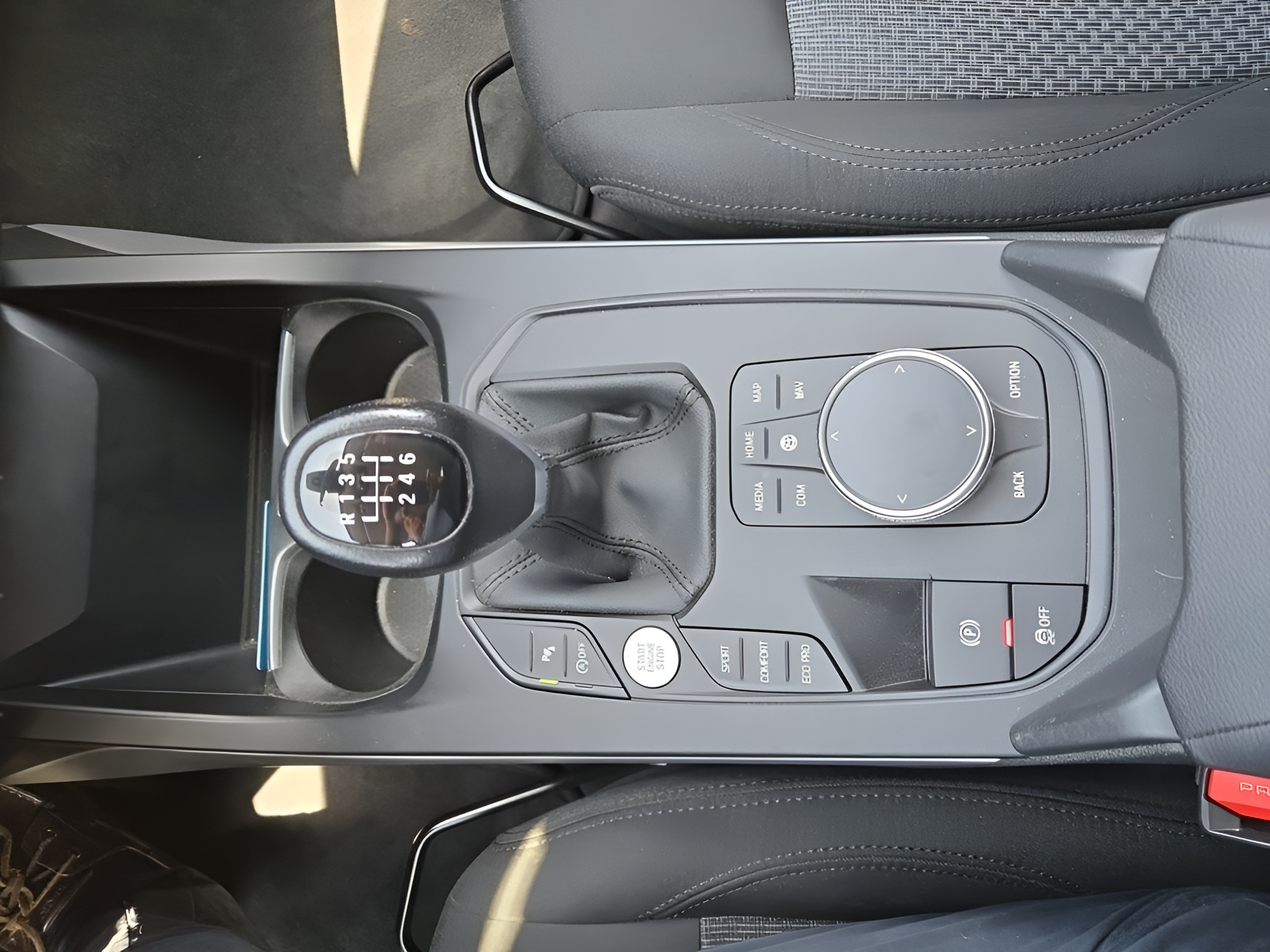 BMW Série 1 116d color Gris. Año 2024. 85KW(116CV). Diesel. En concesionario Caetano Baviera Faro de Faro