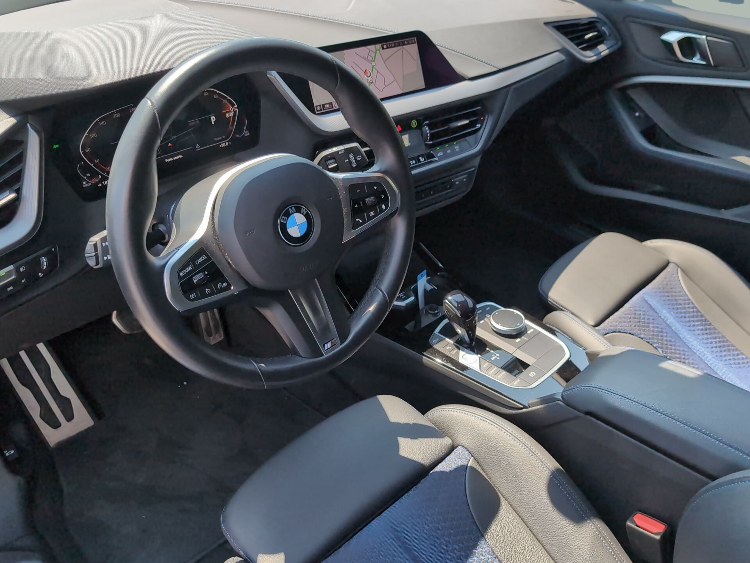 BMW Série 1 116d color Gris. Año 2024. 85KW(116CV). Diesel. En concesionario Caetano Baviera Santa Maria da Feira de Santa Maria da Feira