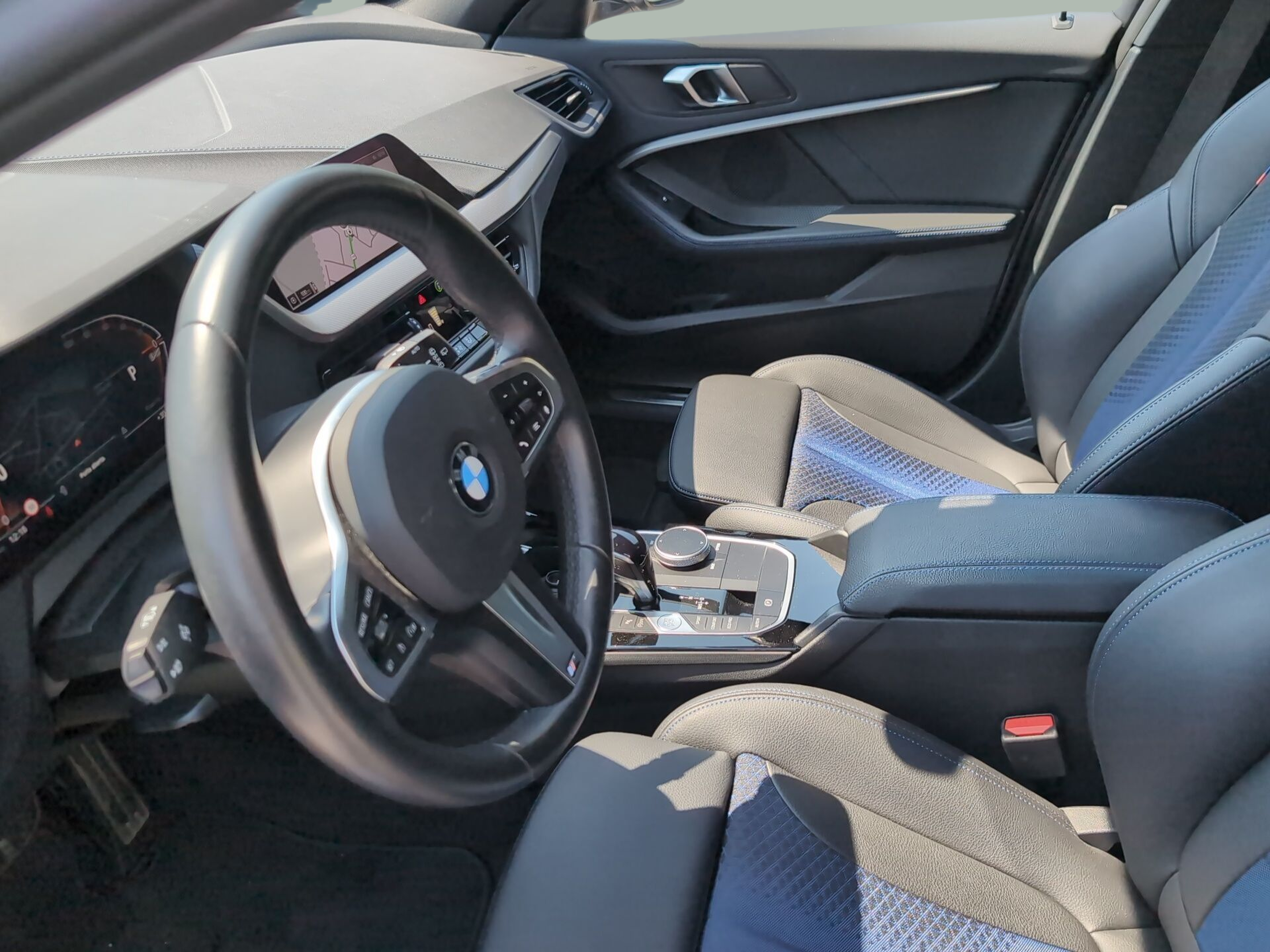 BMW Série 1 116d color Gris. Año 2024. 85KW(116CV). Diesel. En concesionario Caetano Baviera Santa Maria da Feira de Santa Maria da Feira