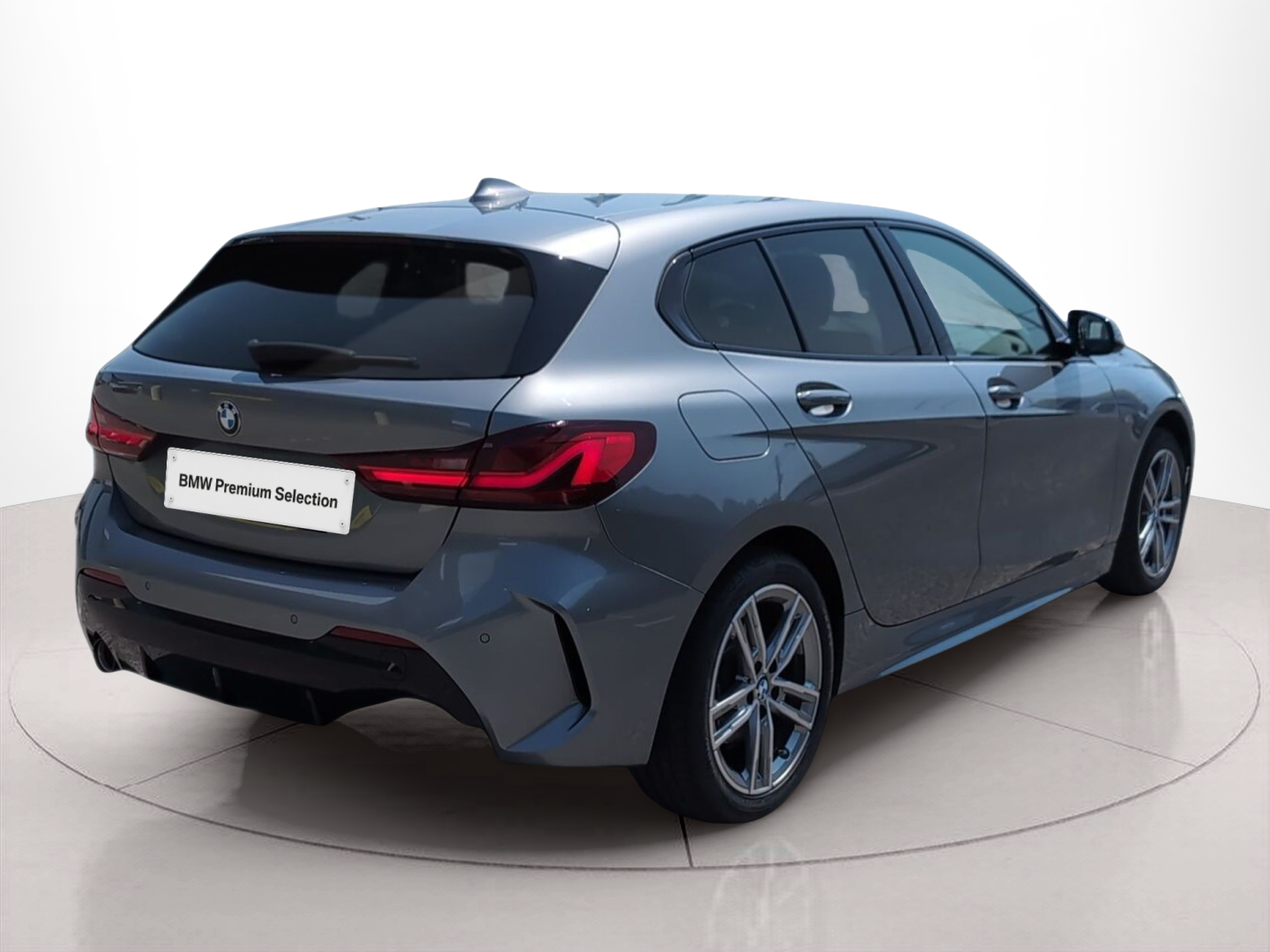 BMW Série 1 116d color Gris. Año 2024. 85KW(116CV). Diesel. En concesionario Caetano Baviera Santa Maria da Feira de Santa Maria da Feira
