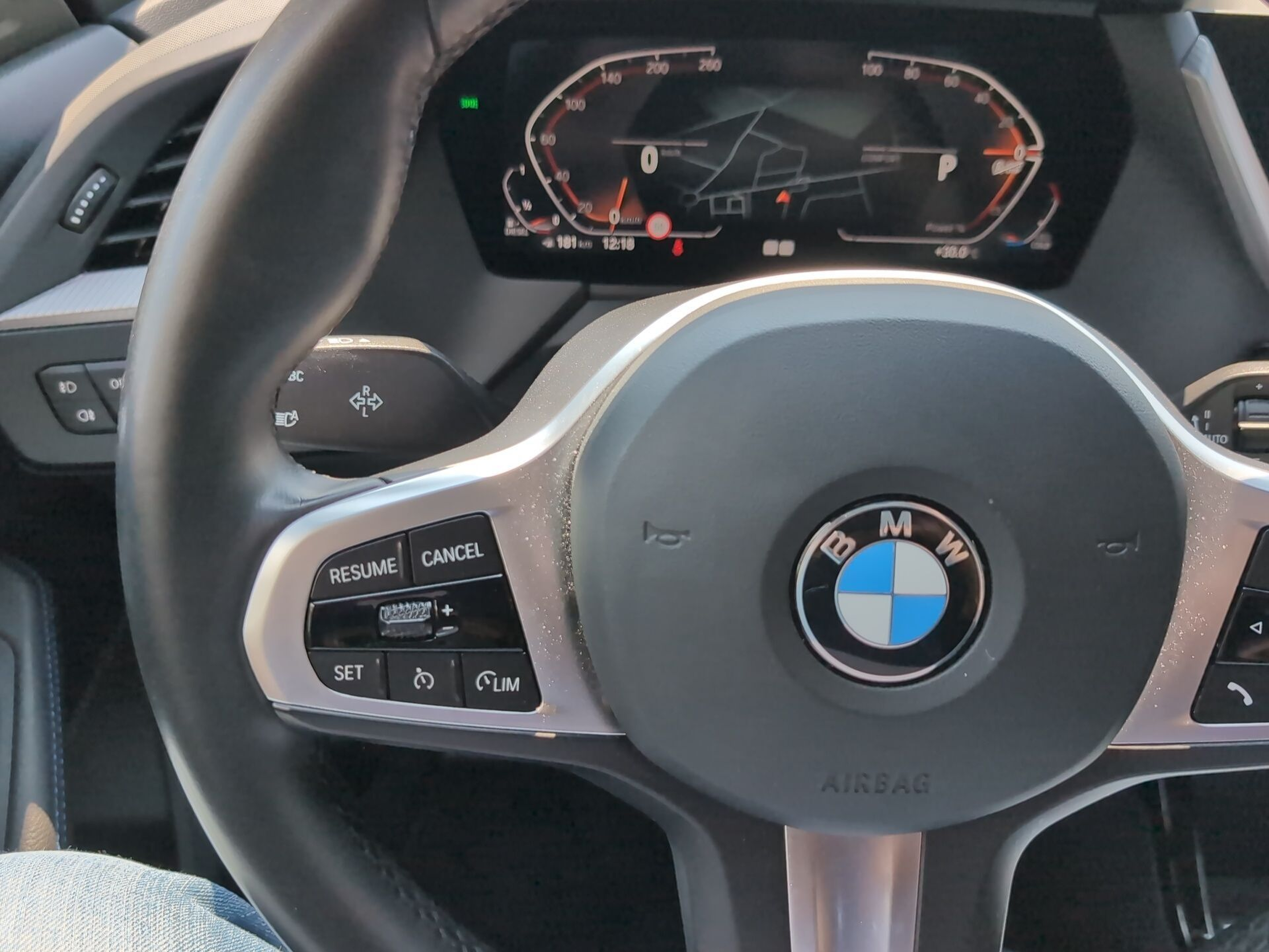 BMW Série 1 116d color Gris. Año 2024. 85KW(116CV). Diesel. En concesionario Caetano Baviera Santa Maria da Feira de Santa Maria da Feira