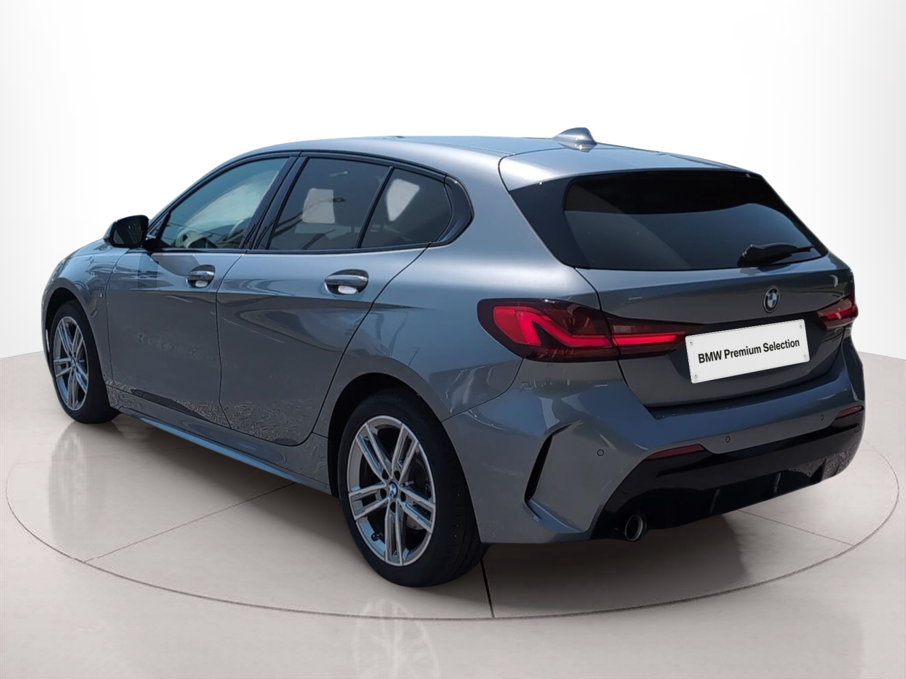 BMW Série 1 116d color Gris. Año 2024. 85KW(116CV). Diesel. En concesionario Caetano Baviera Santa Maria da Feira de Santa Maria da Feira