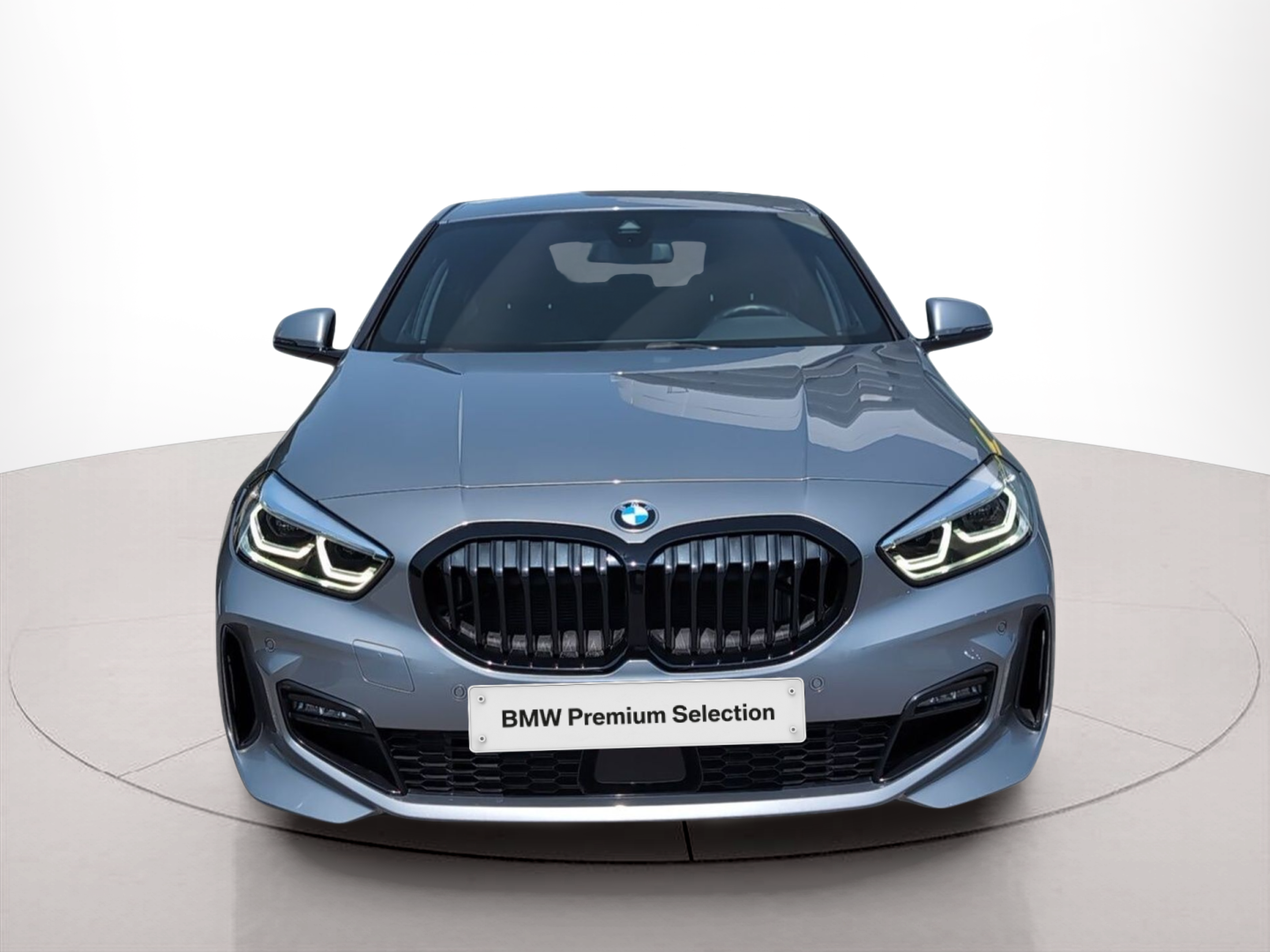 Fotos de BMW Série 1 116d color Gris. Año 2024. 85KW(116CV). Diesel. En concesionario Caetano Baviera Santa Maria da Feira de Santa Maria da Feira