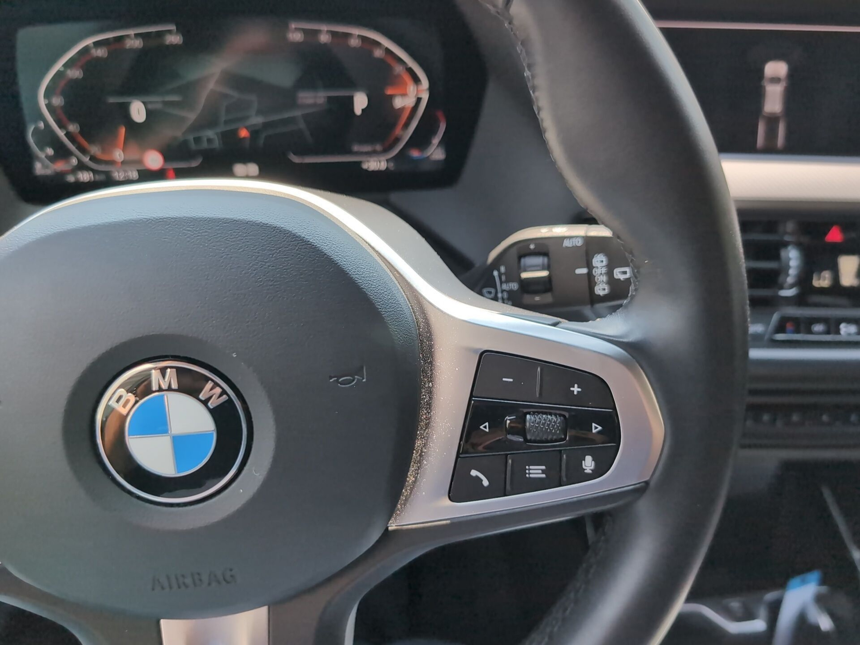 BMW Série 1 116d color Gris. Año 2024. 85KW(116CV). Diesel. En concesionario Caetano Baviera Santa Maria da Feira de Santa Maria da Feira