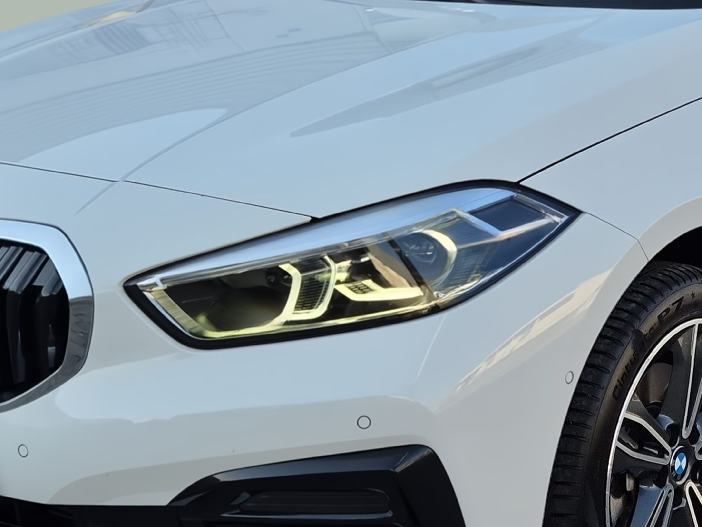 BMW Série 1 116d color Blanco. Año 2024. 85KW(116CV). Diesel. En concesionario Caetano Baviera Santa Maria da Feira de Santa Maria da Feira