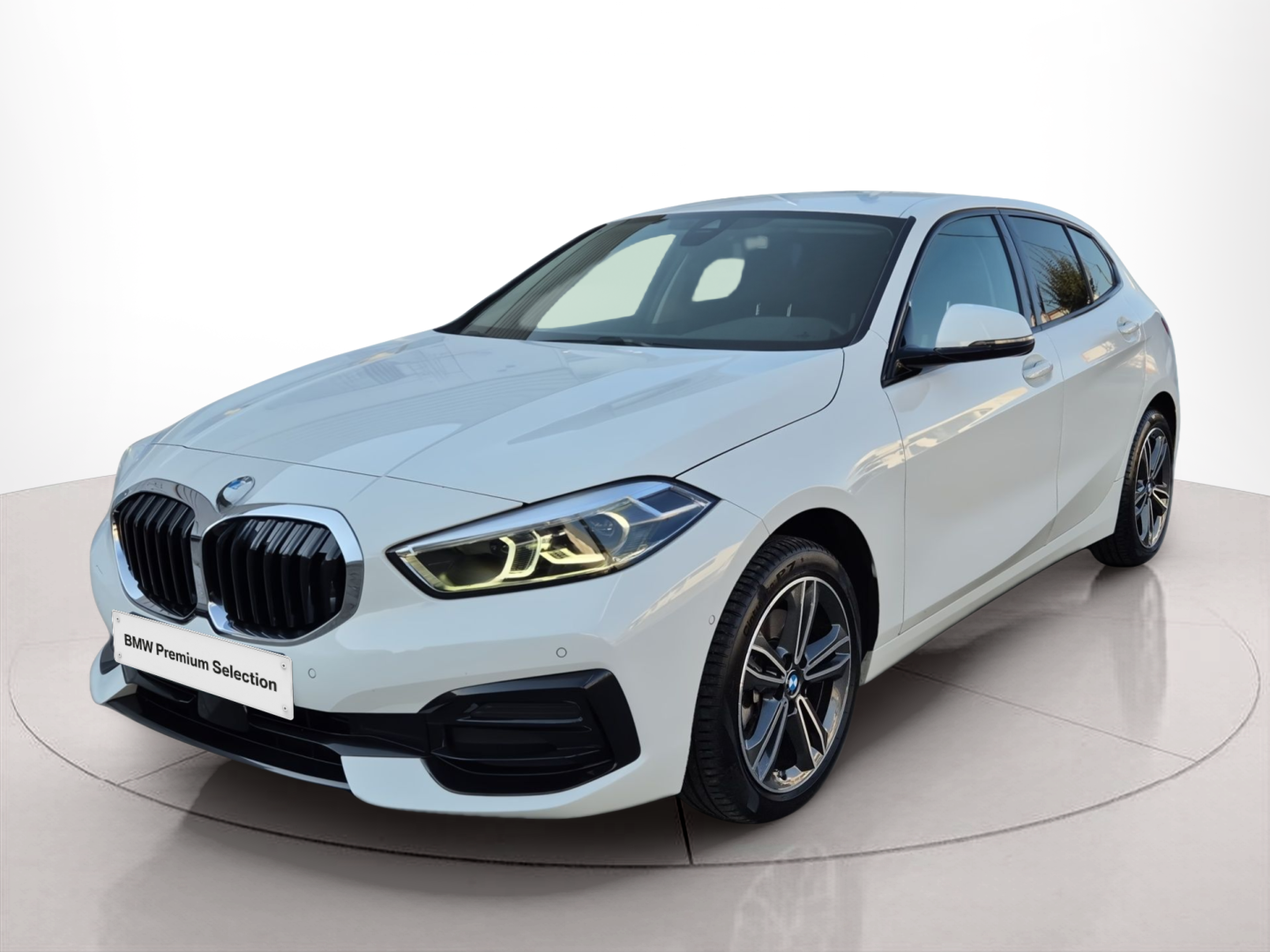 Fotos de BMW Série 1 116d color Blanco. Año 2024. 85KW(116CV). Diesel. En concesionario Caetano Baviera Santa Maria da Feira de Santa Maria da Feira