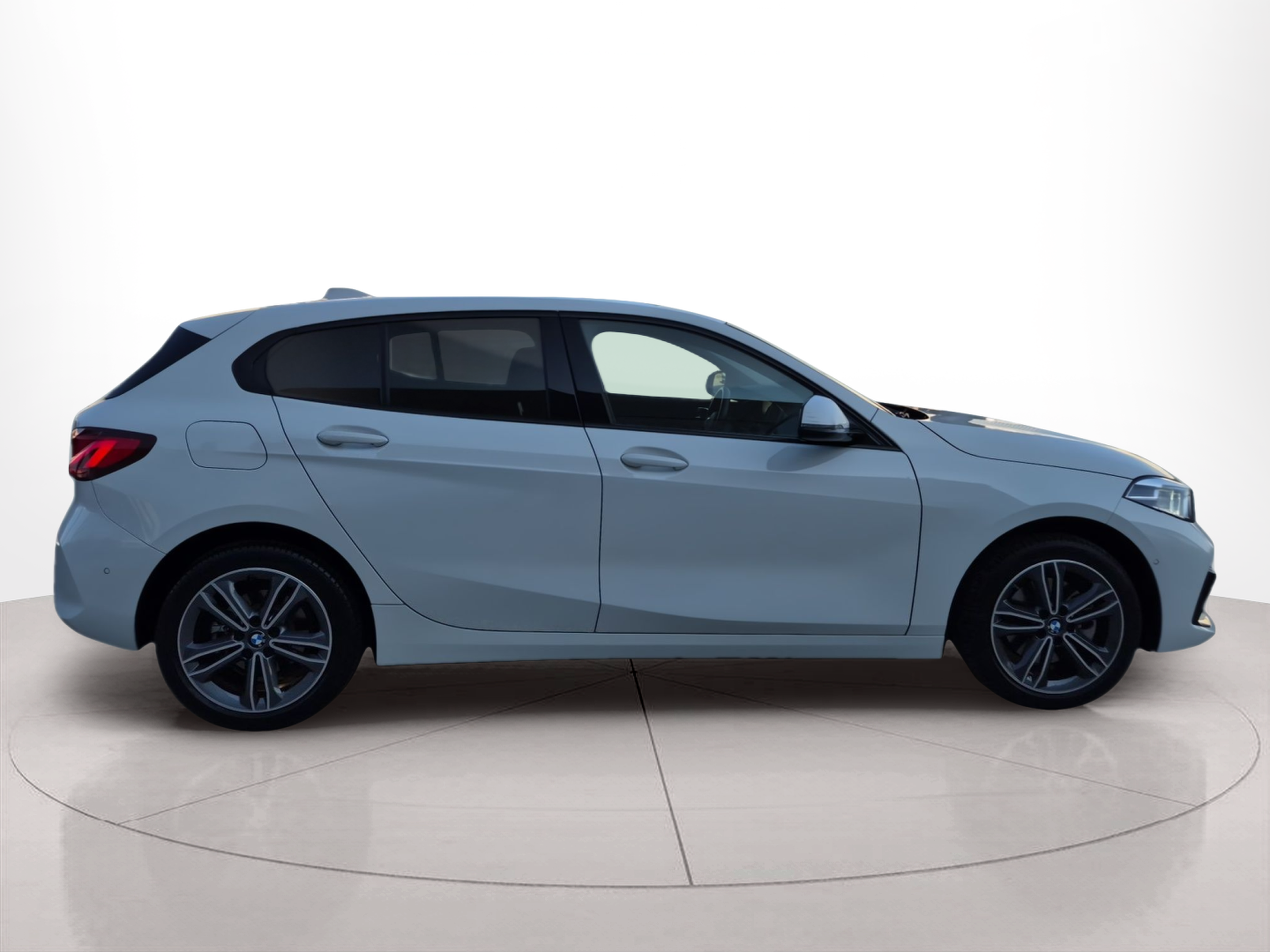 BMW Série 1 116d color Blanco. Año 2024. 85KW(116CV). Diesel. En concesionario Caetano Baviera Santa Maria da Feira de Santa Maria da Feira