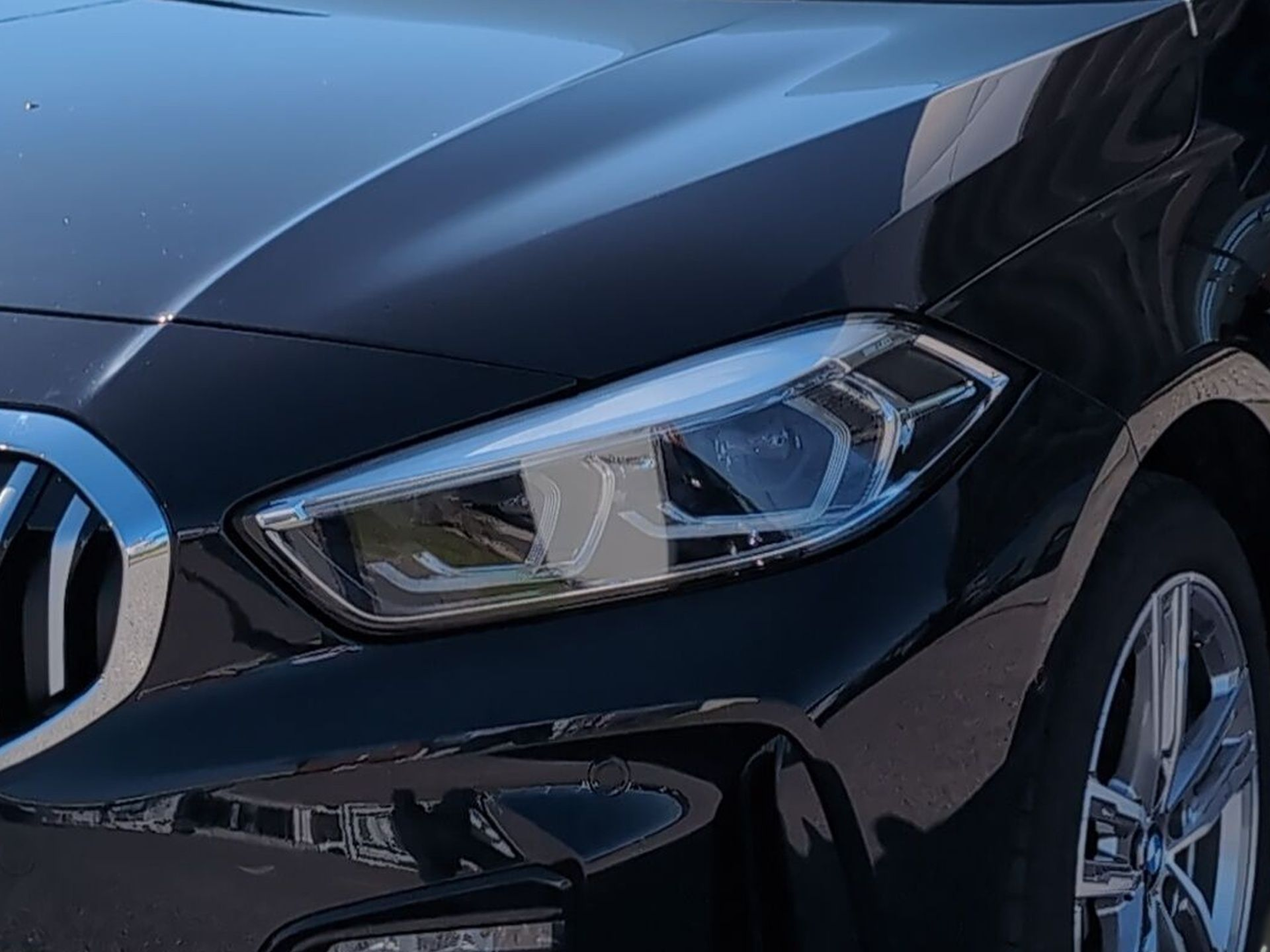 BMW Série 1 116d color Negro. Año 2024. 85KW(116CV). Diesel. En concesionario Caetano Baviera Santa Maria da Feira de Santa Maria da Feira