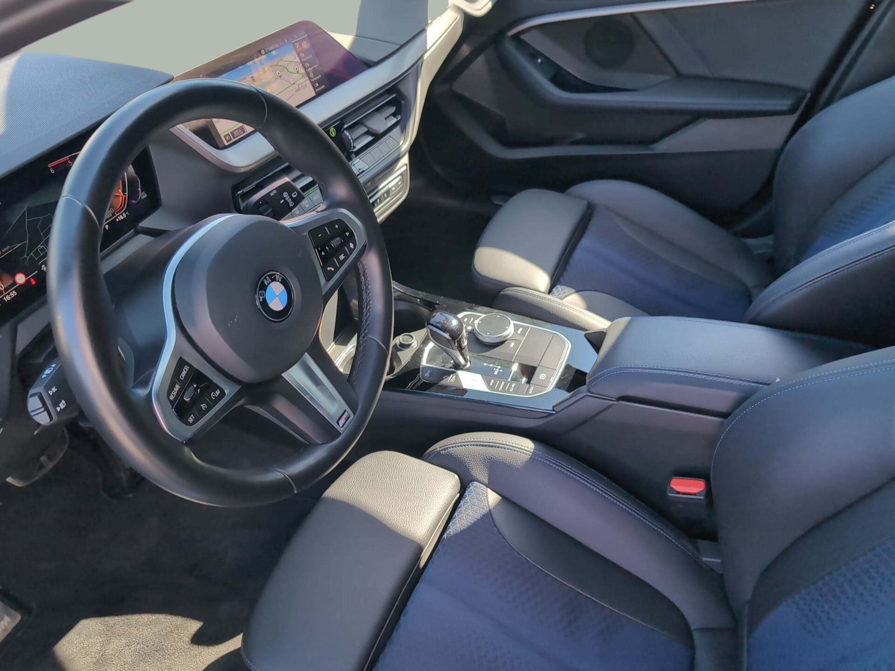 BMW Série 1 116d color Negro. Año 2024. 85KW(116CV). Diesel. En concesionario Caetano Baviera Santa Maria da Feira de Santa Maria da Feira