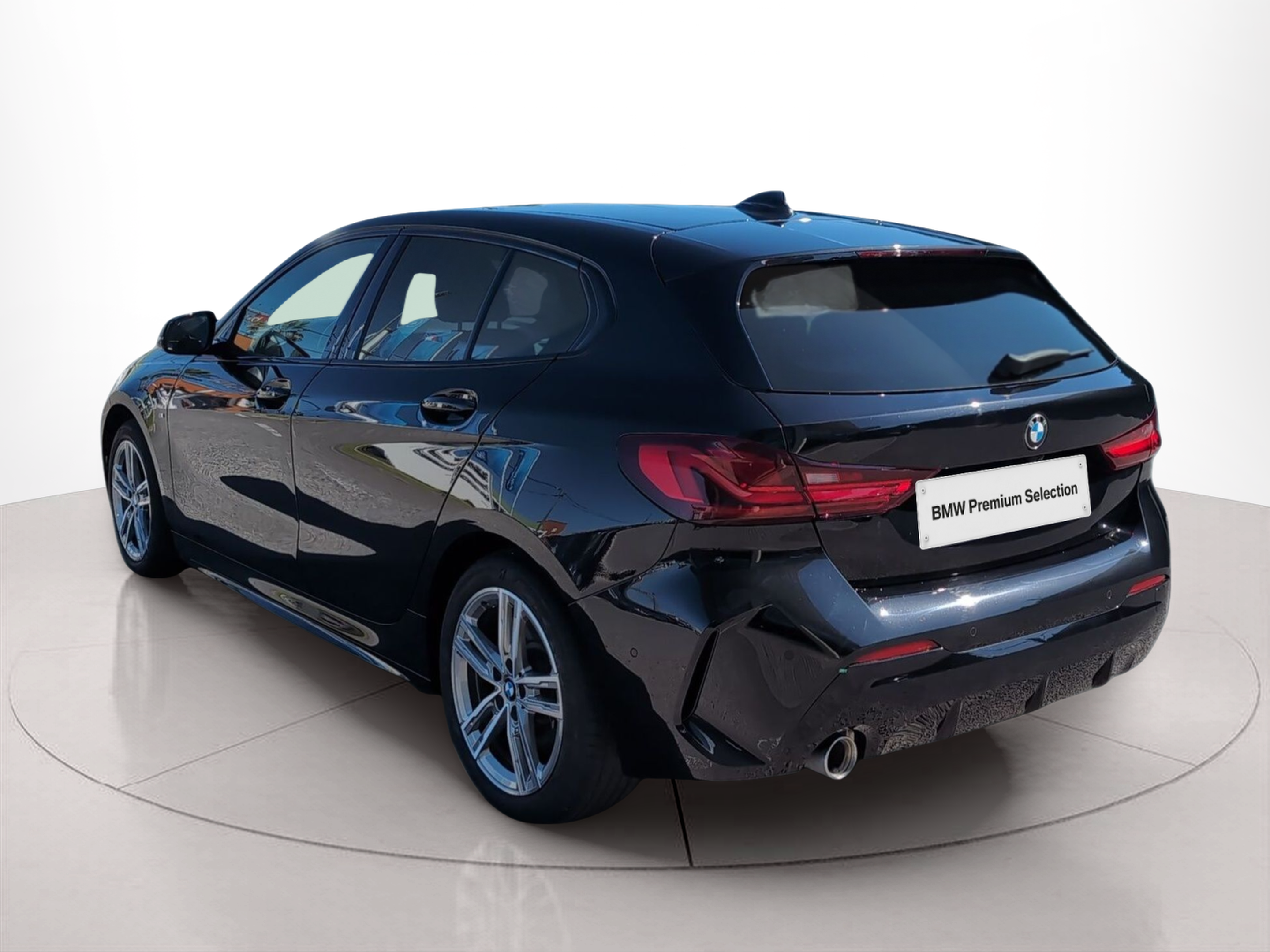 BMW Série 1 116d color Negro. Año 2024. 85KW(116CV). Diesel. En concesionario Caetano Baviera Santa Maria da Feira de Santa Maria da Feira