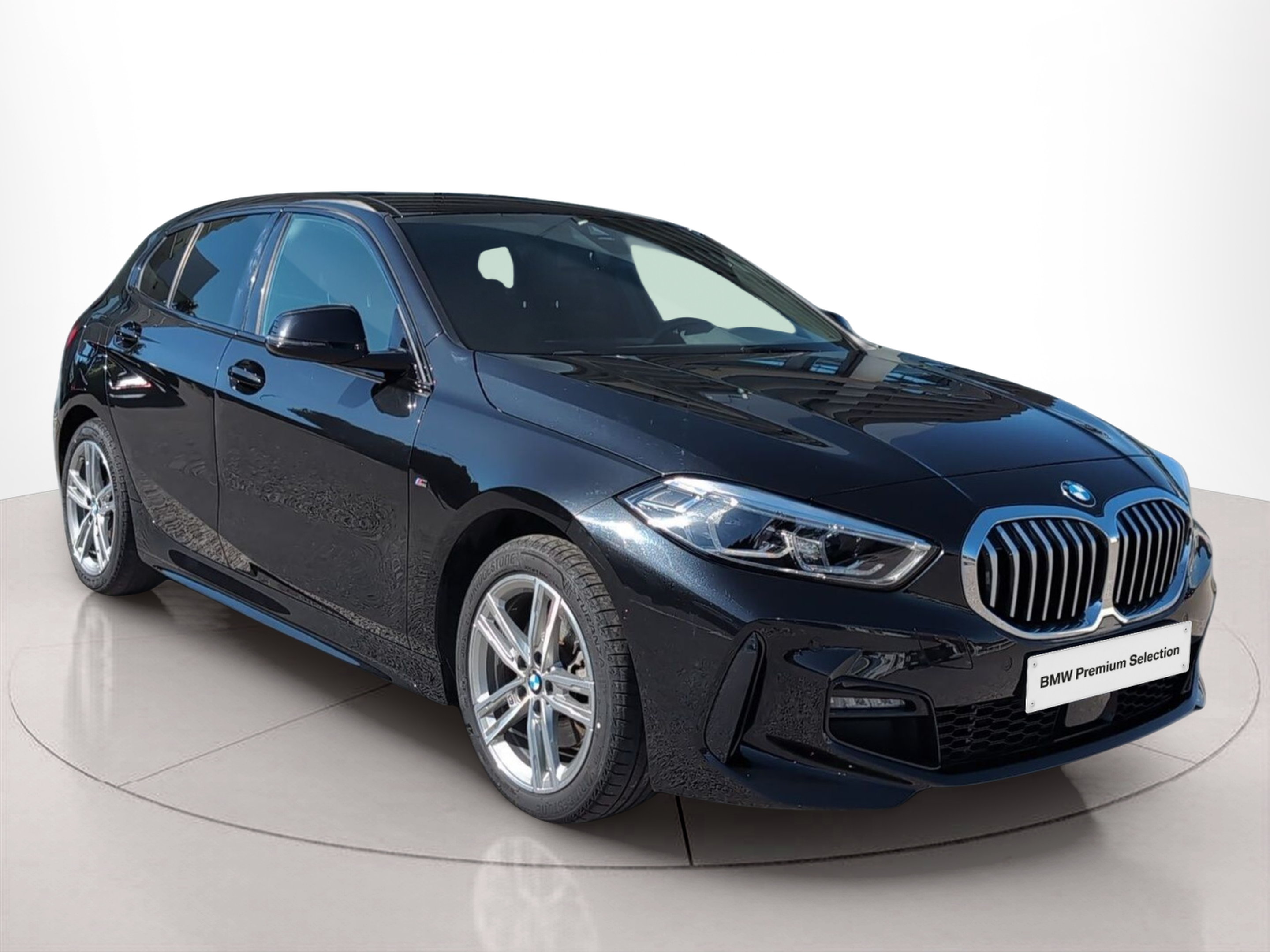 BMW Série 1 116d color Negro. Año 2024. 85KW(116CV). Diesel. En concesionario Caetano Baviera Santa Maria da Feira de Santa Maria da Feira