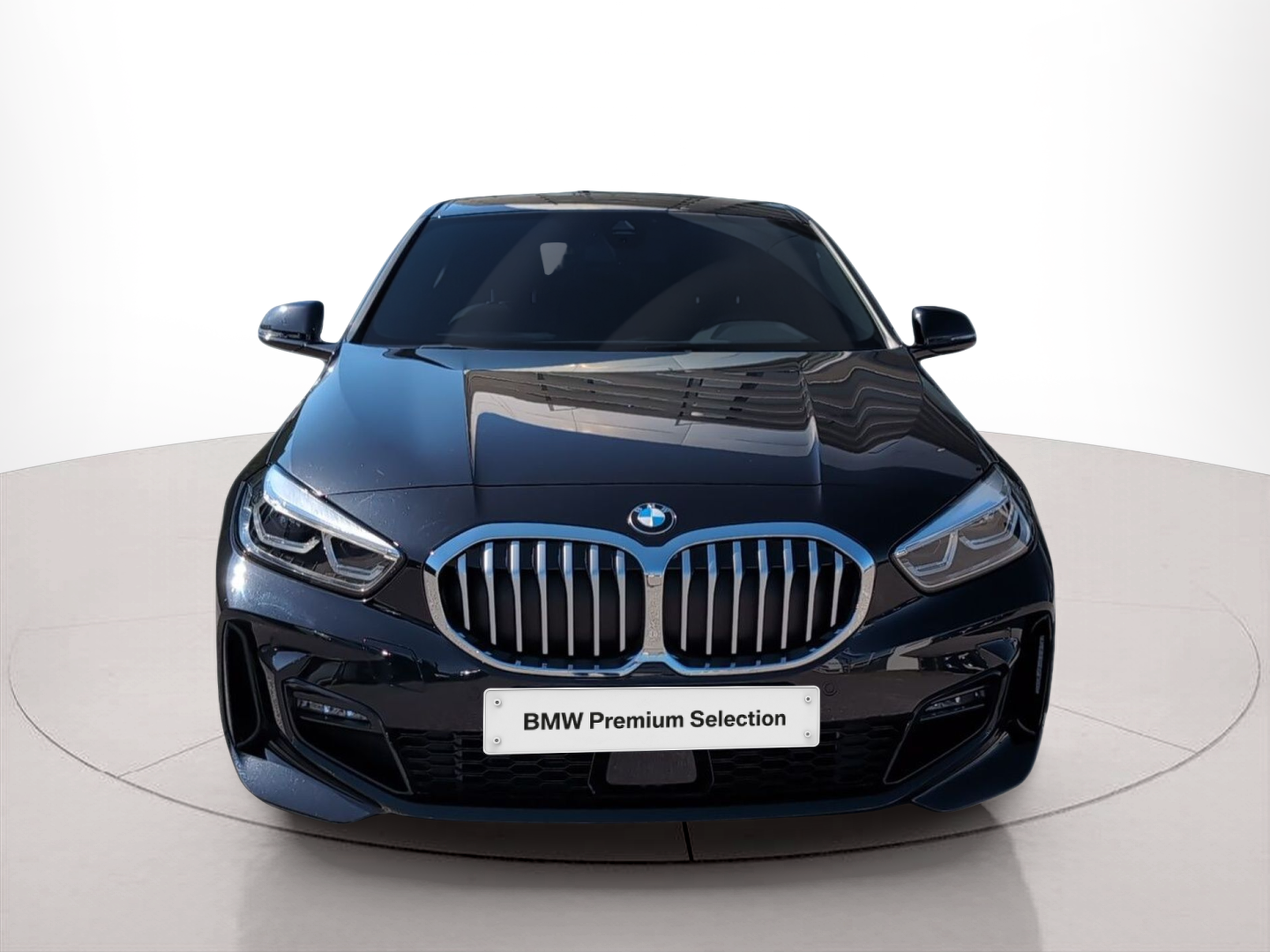 Fotos de BMW Série 1 116d color Negro. Año 2024. 85KW(116CV). Diesel. En concesionario Caetano Baviera Santa Maria da Feira de Santa Maria da Feira
