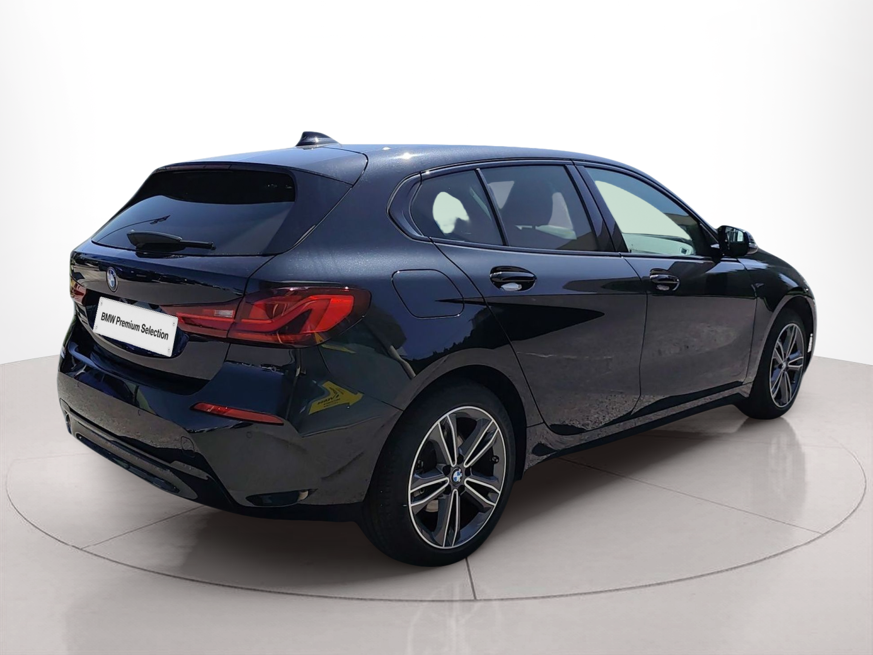 BMW Série 1 116d color Negro. Año 2024. 85KW(116CV). Diesel. En concesionario Caetano Baviera Aveiro de Aveiro