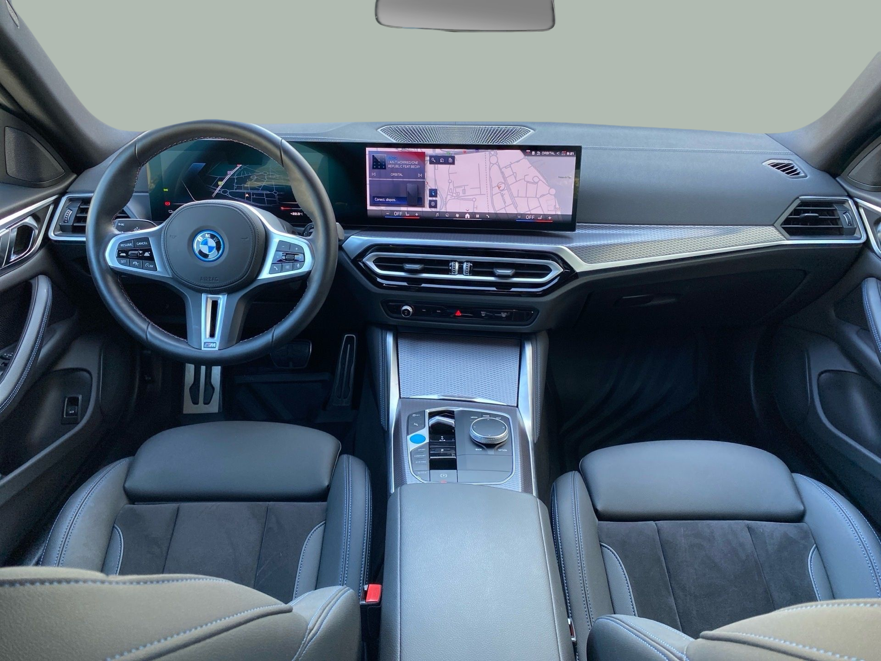 BMW i4 i4 M50 color Azul. Año 2024. 400KW(544CV). Elétrico. En concesionario Caetano Baviera Cascais de Cascais